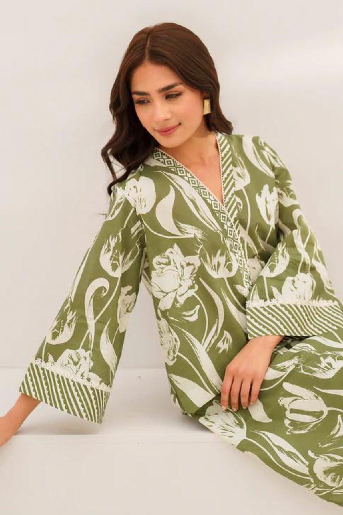 Simple Pakistani Readymade Lawn Suits