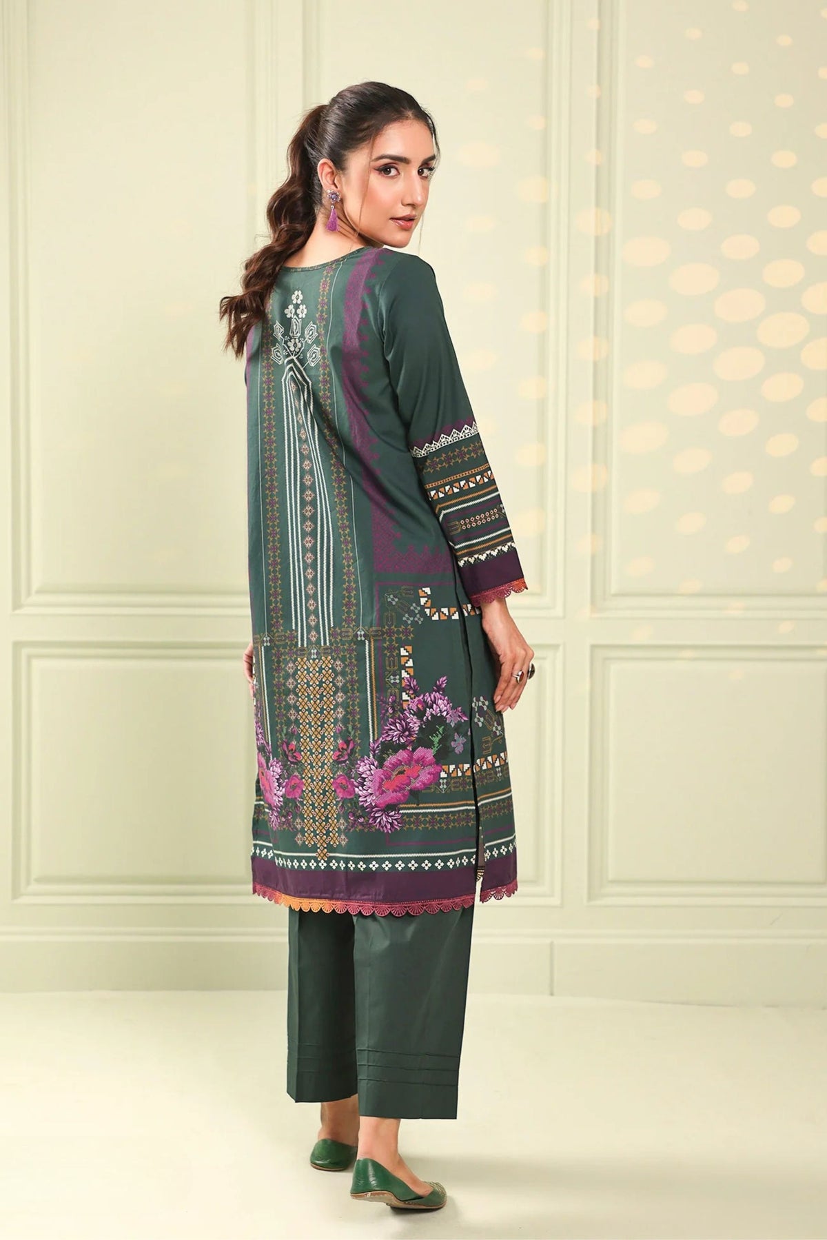 Pakistani Readymade Outfits Online