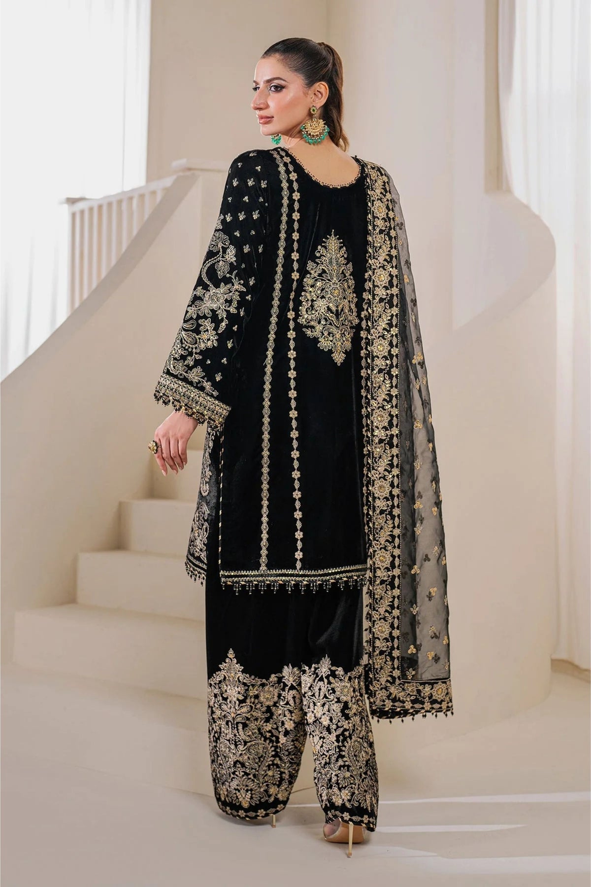 Pakistani Velvet Outfits Online