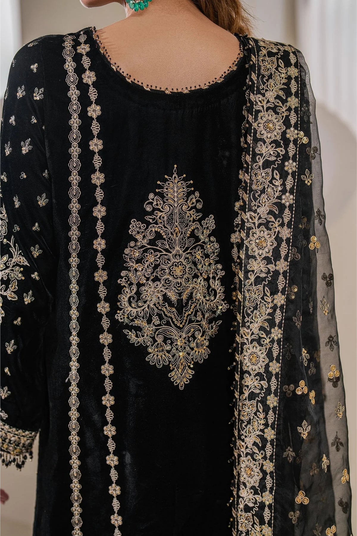 Pakistani Velvet Outfits Online