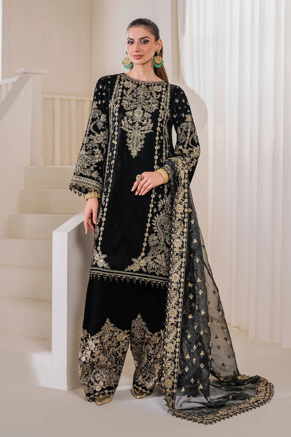 Pakistani Velvet Outfits Online