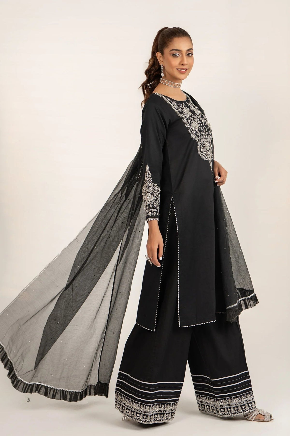 Pakistani Readymade Outfits Online