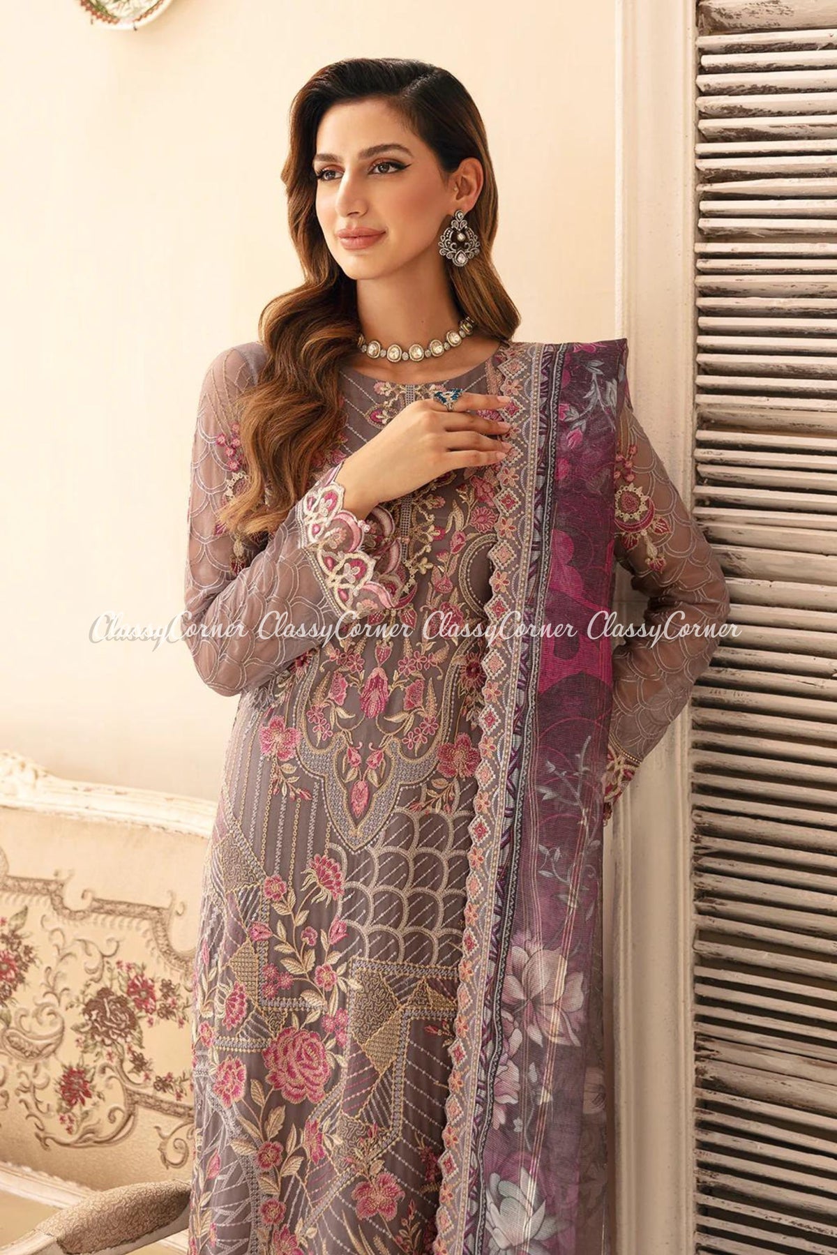 Places to buy women&#39;s Pakistani wedding outfits | Classy Corner
