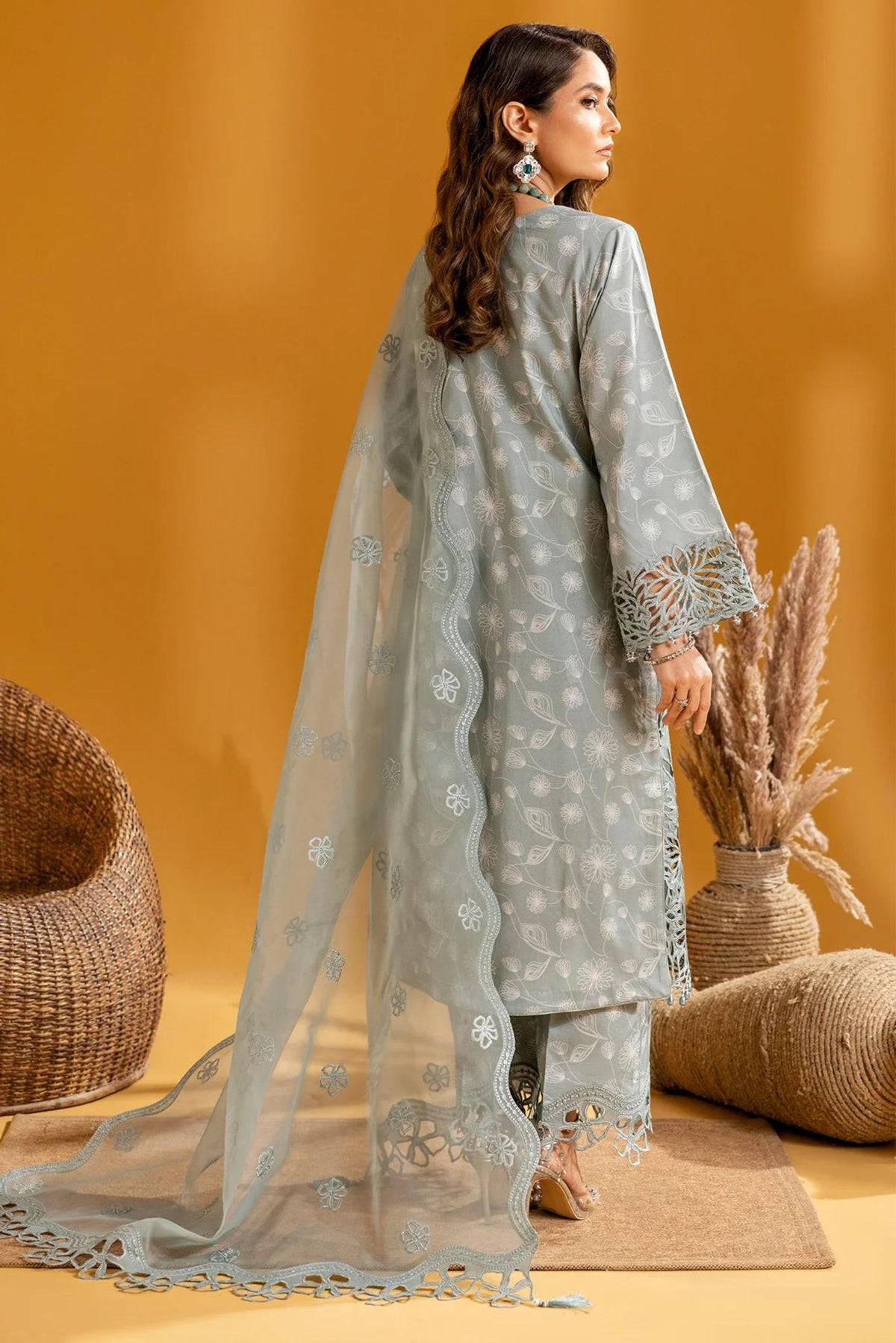 Women Latest Lawn Suits in USA