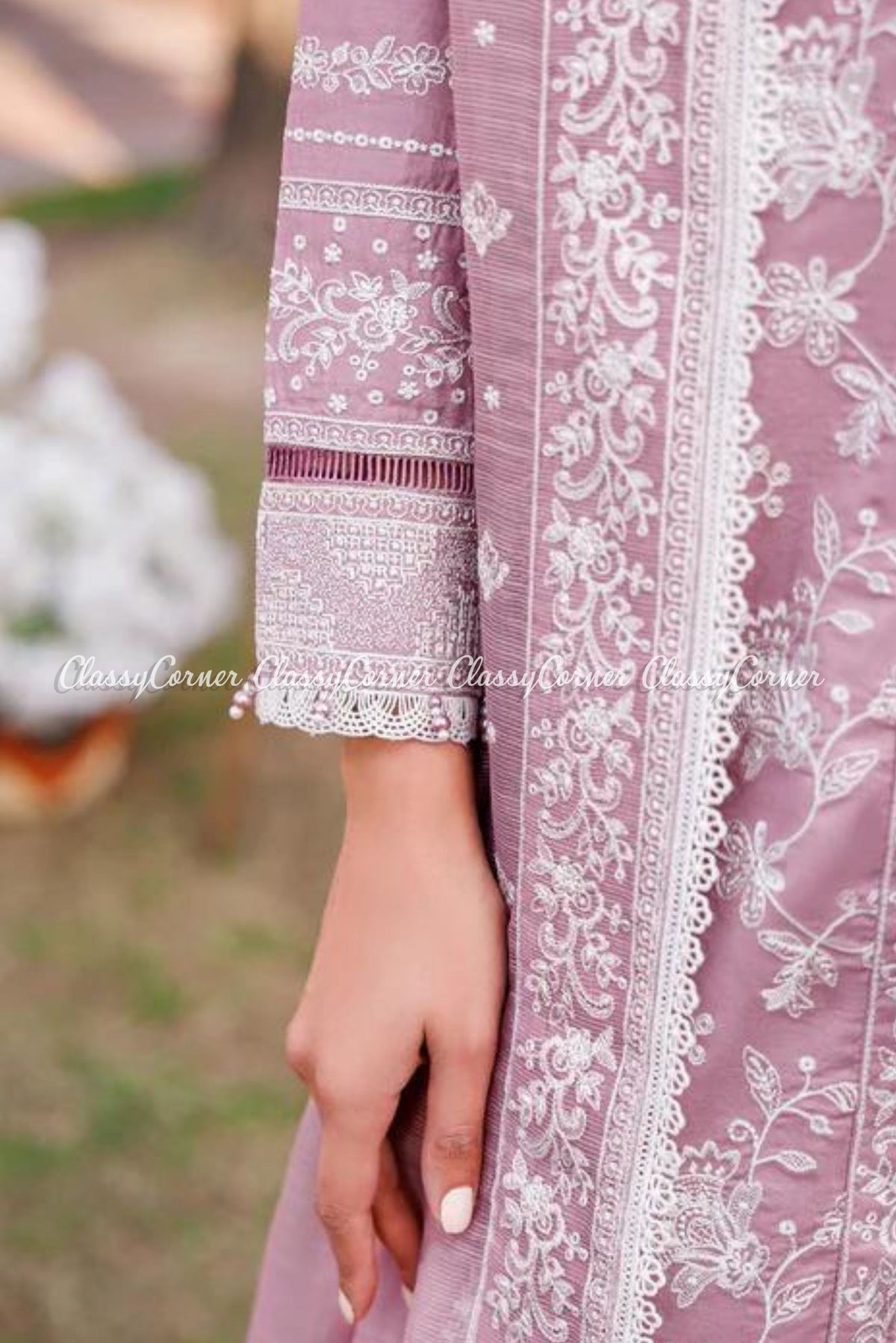 Pakistani Latest lawn Outfits 2024