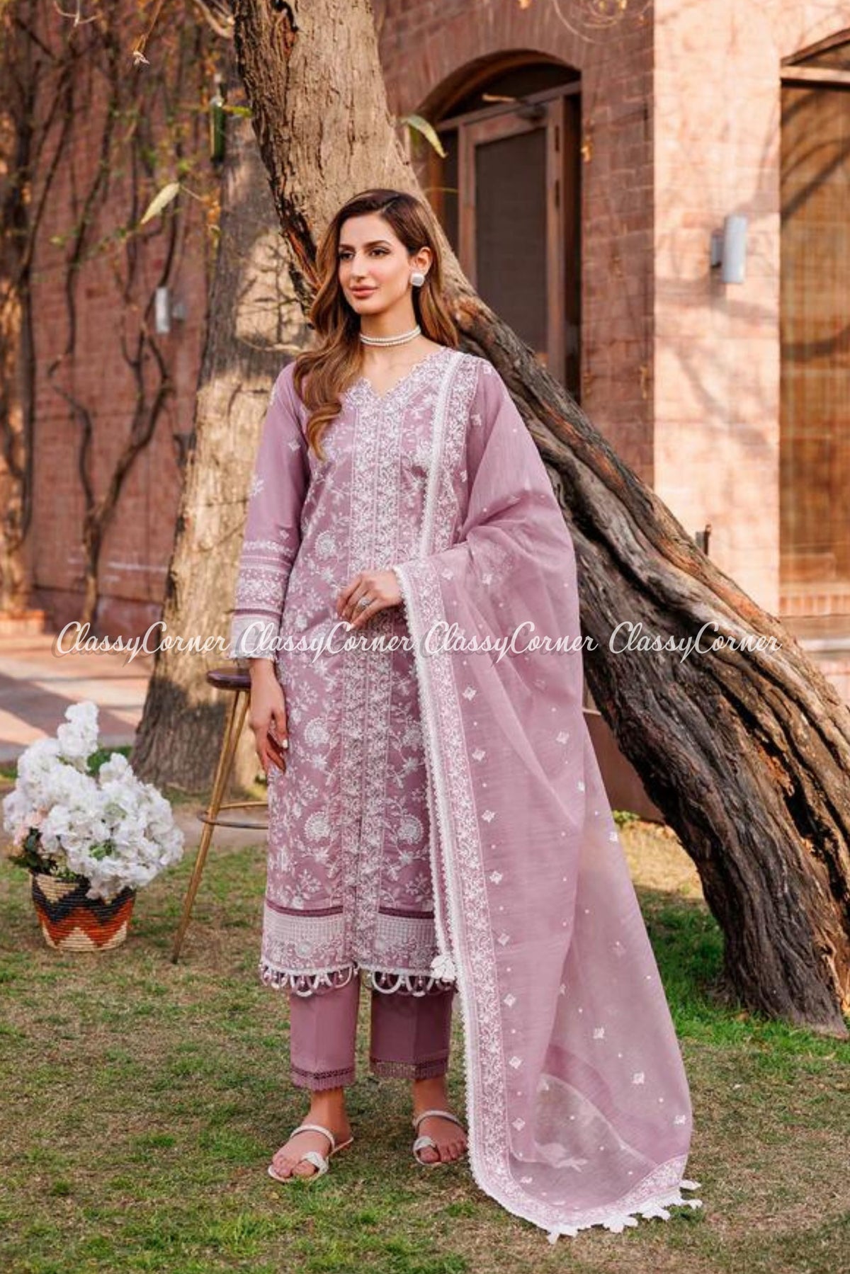 Pakistani Latest lawn Outfits 2024