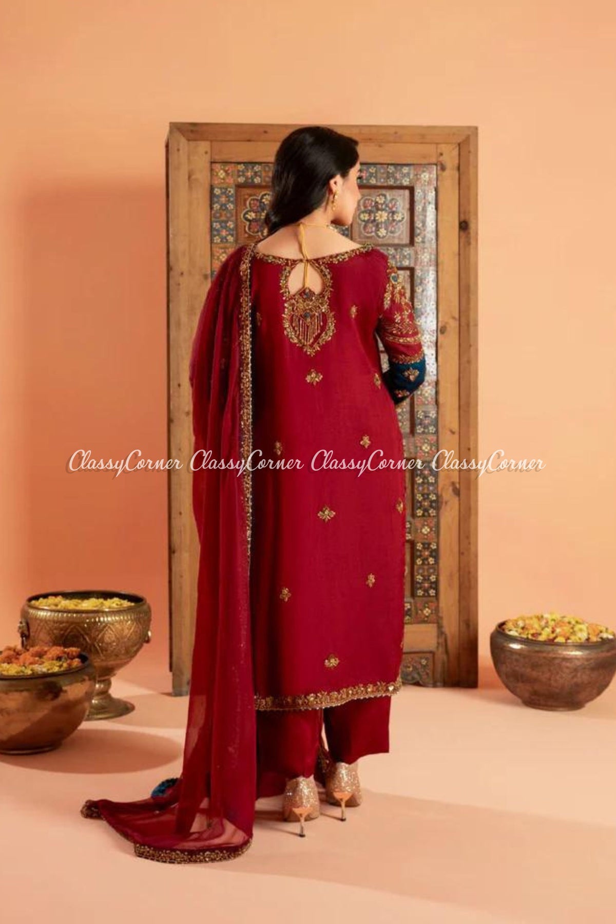 traditional pakistani wedding outfits