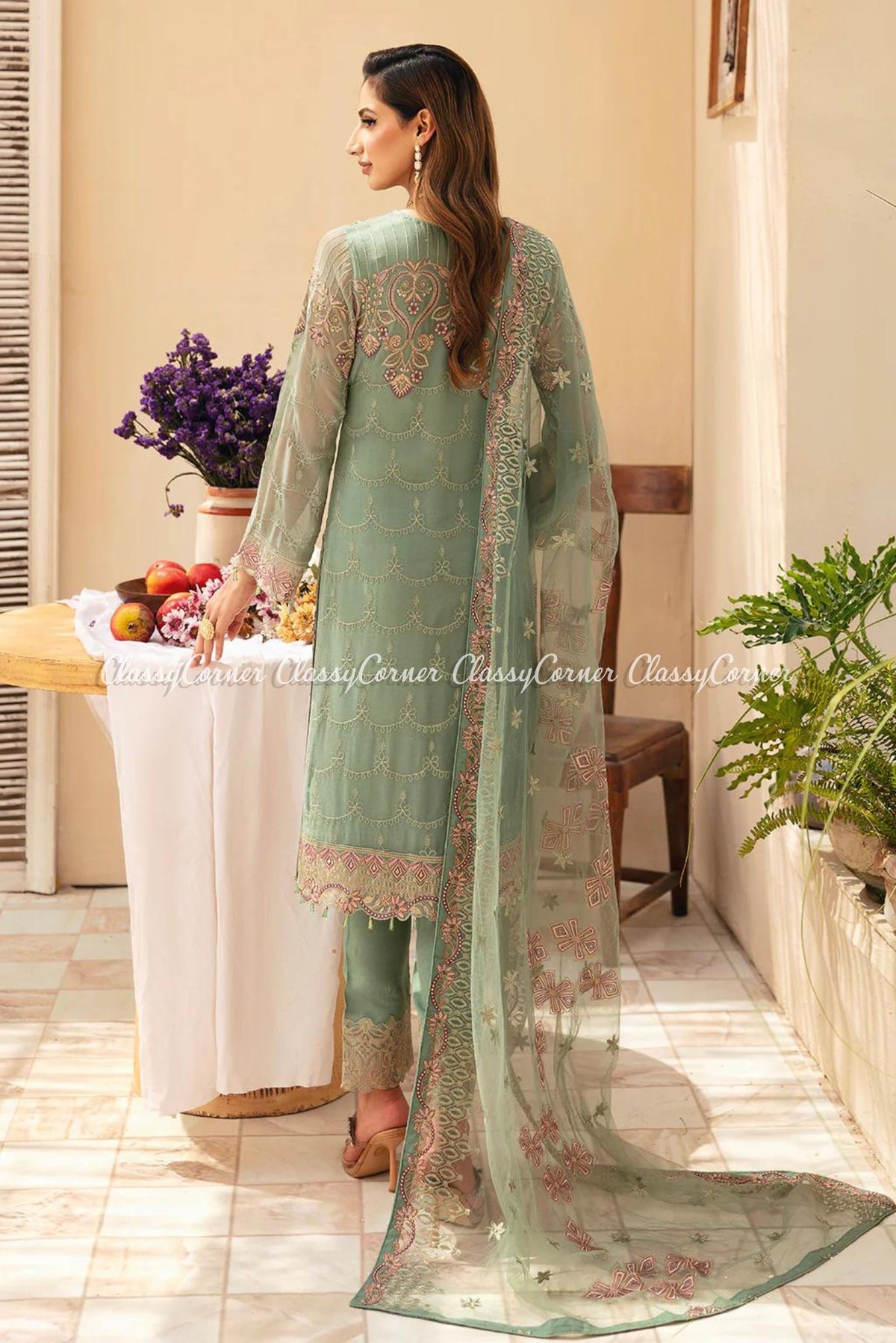 pakistani ladies wedding outfits
