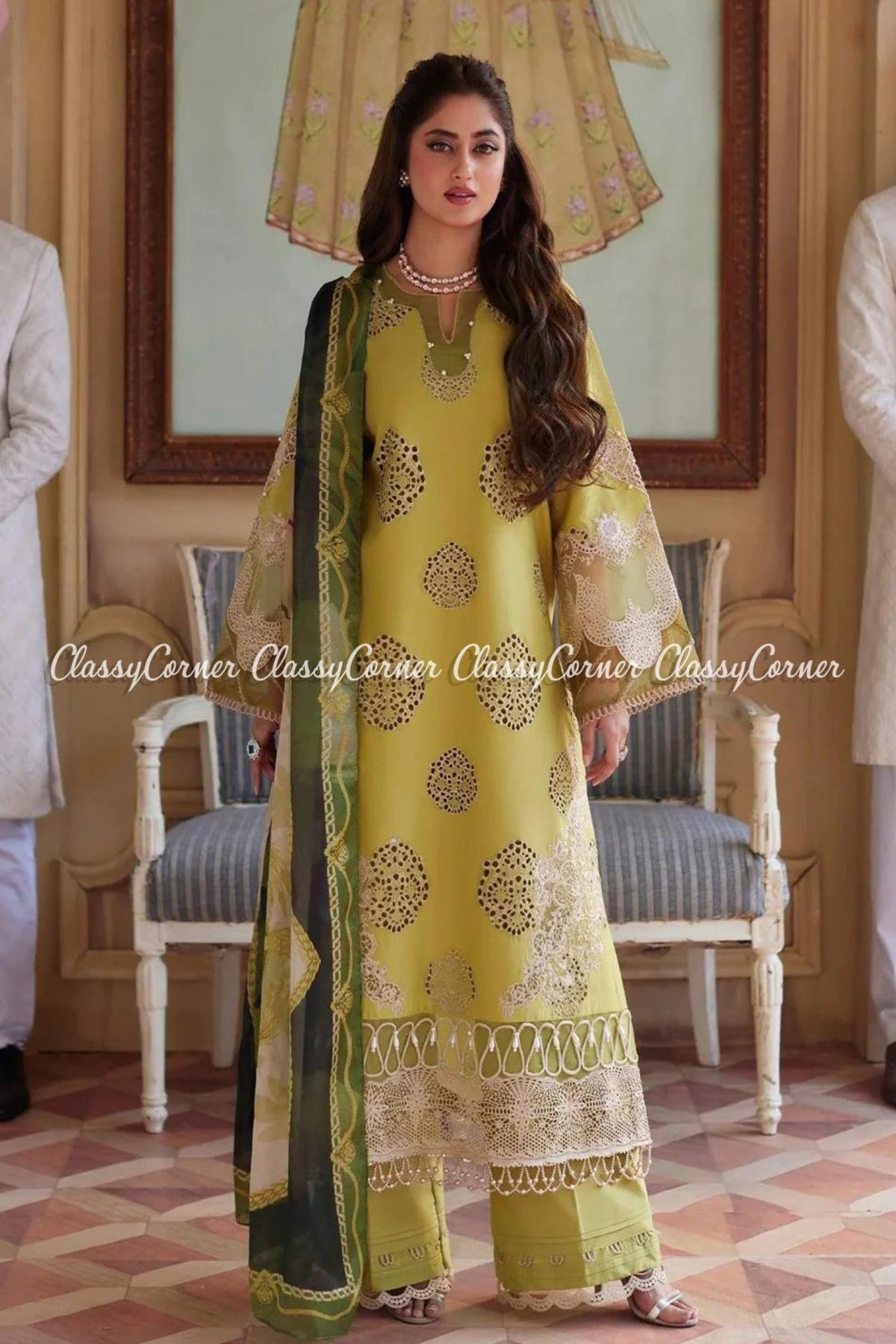 formal outfits for women pakistani