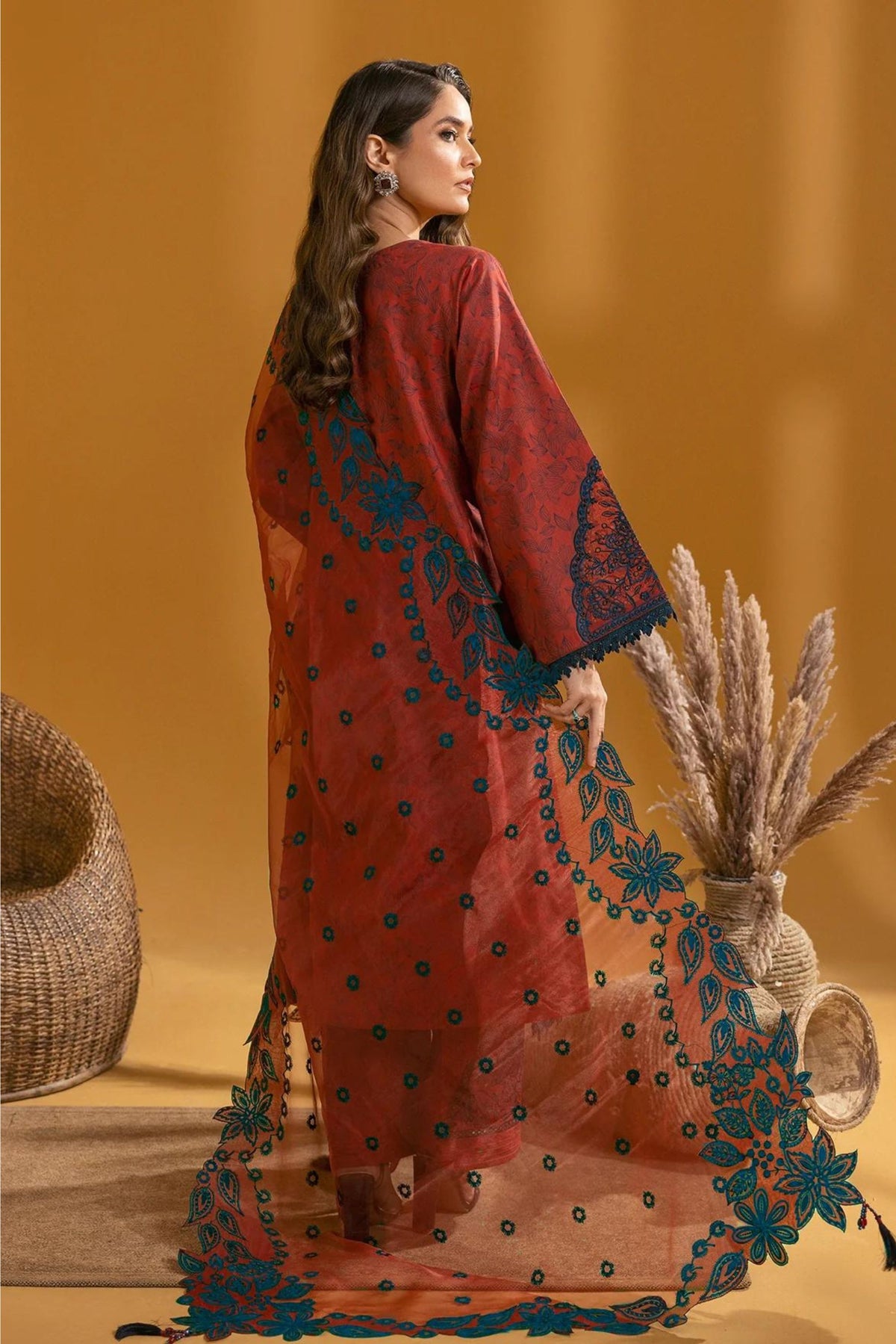 Women Latest Lawn Suits in USA