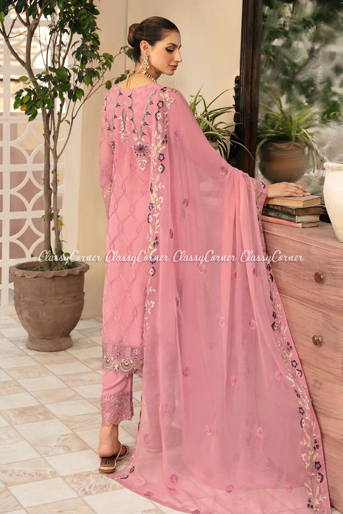 pakistani wedding guest outfit