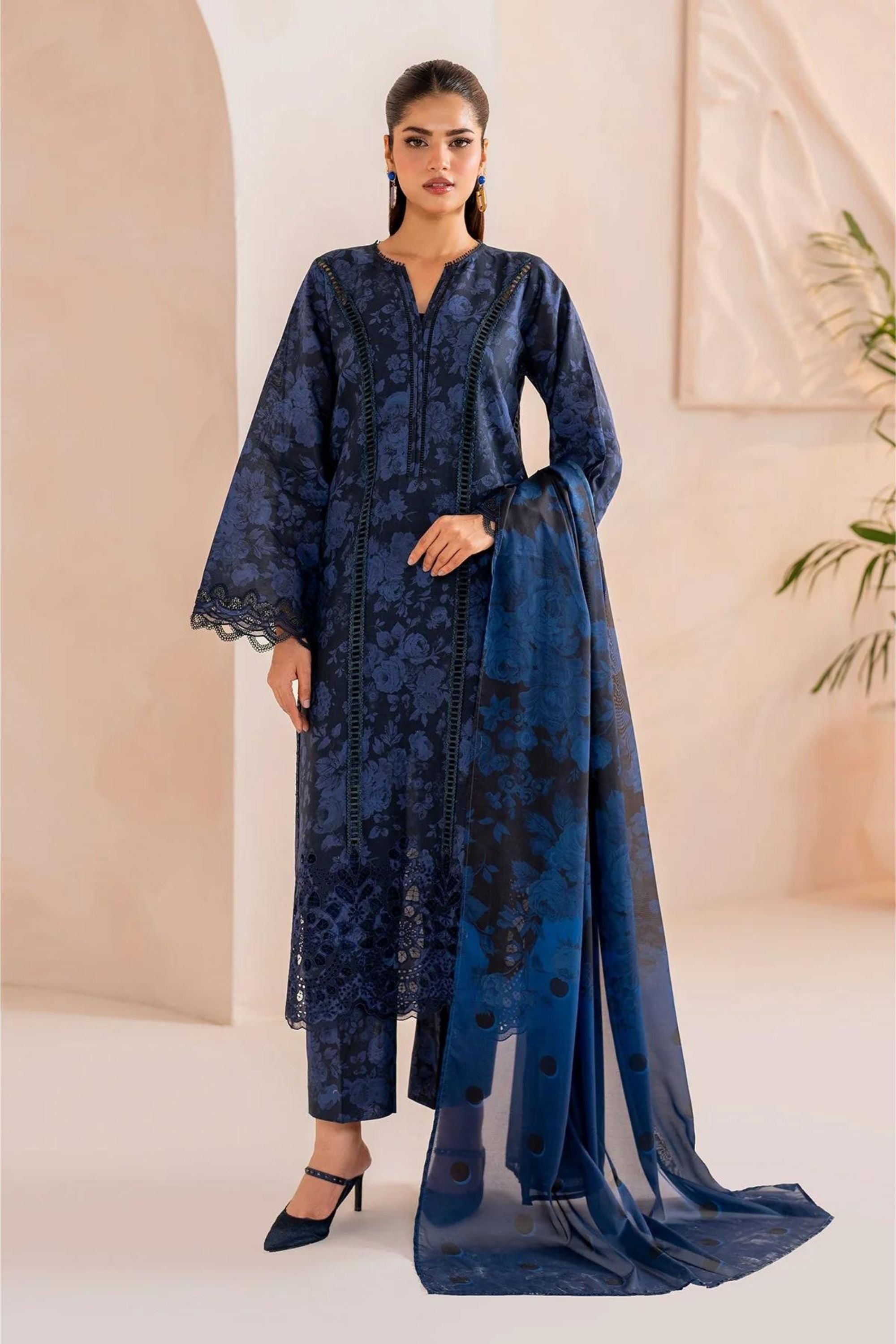 Pakistani Formal Suits For Get Together 