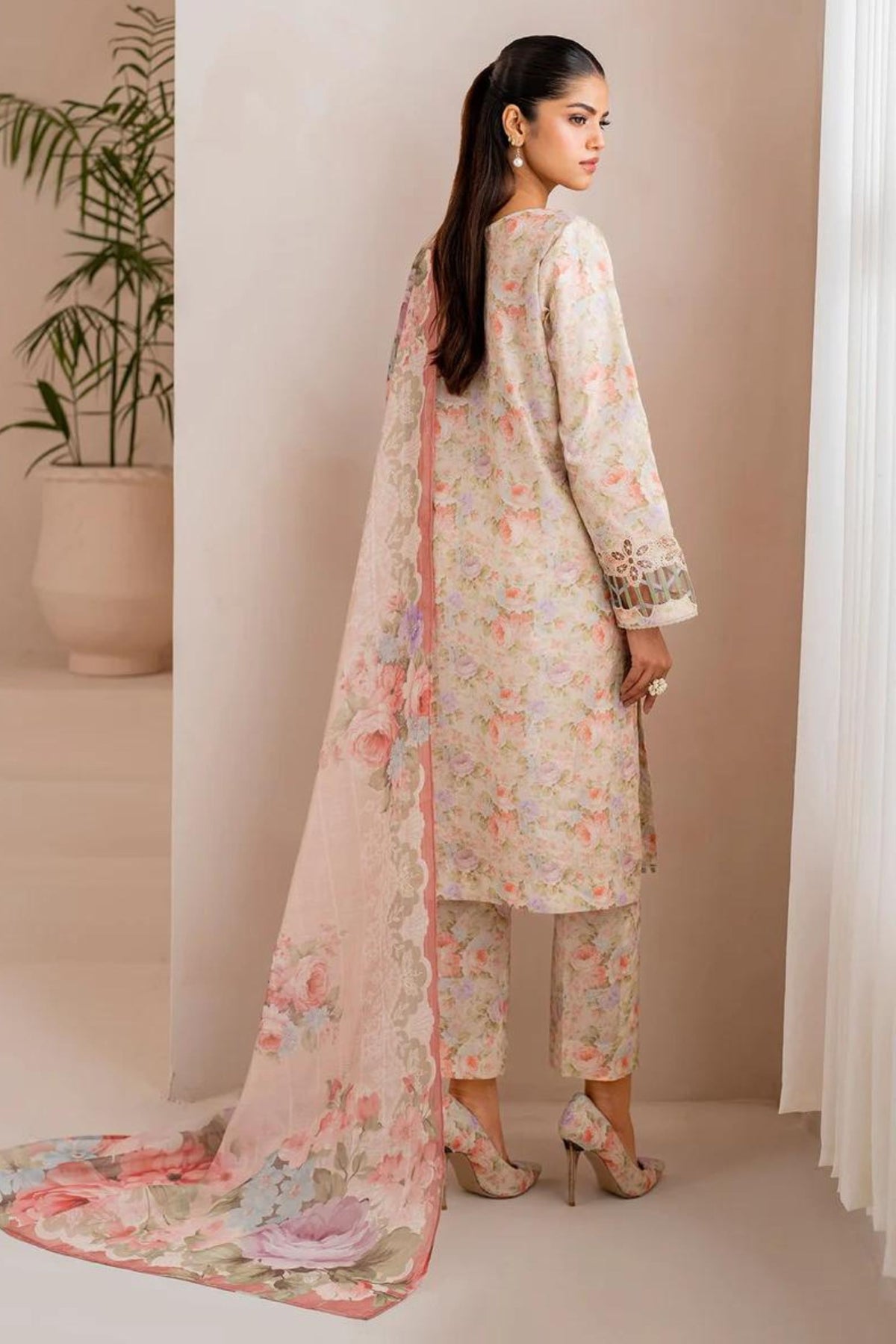 Pakistani Formal Suits For Get Together