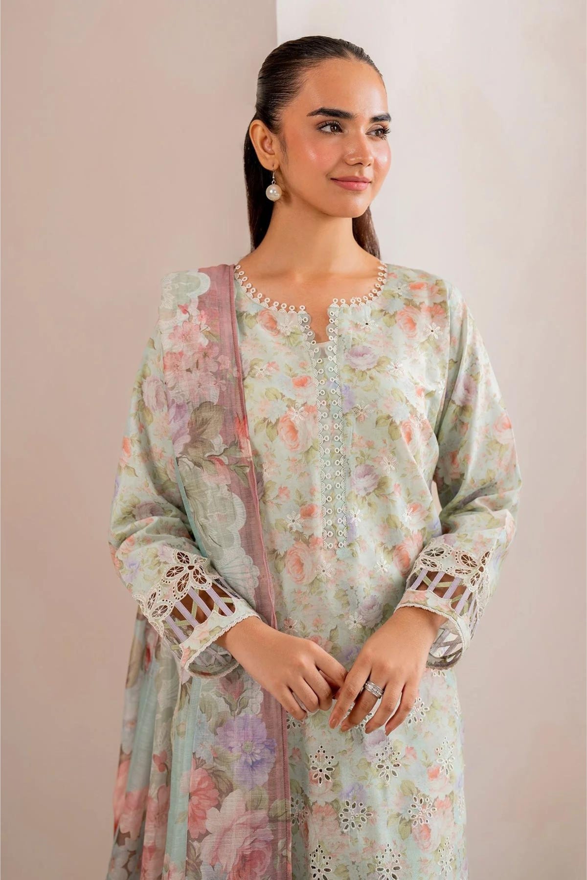 Pakistani Formal Suits For Get Together 