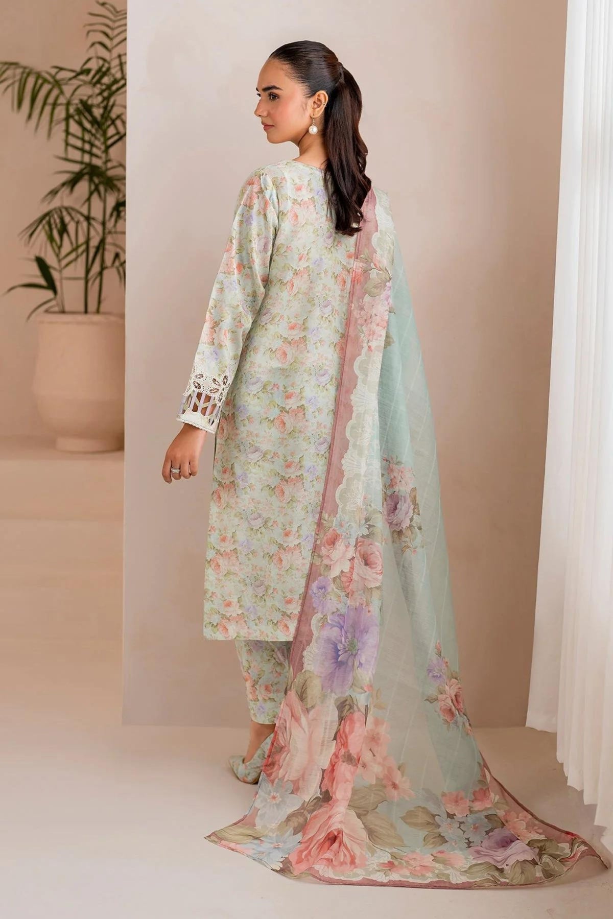 Pakistani Formal Suits For Get Together 