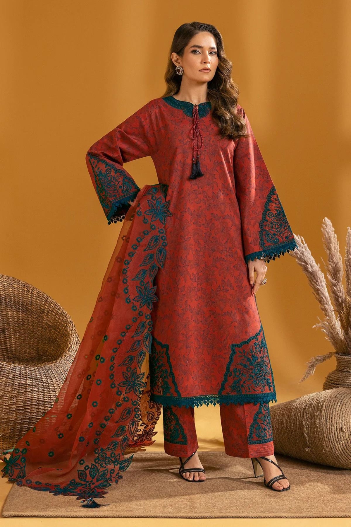 Women Latest Lawn Suits in USA