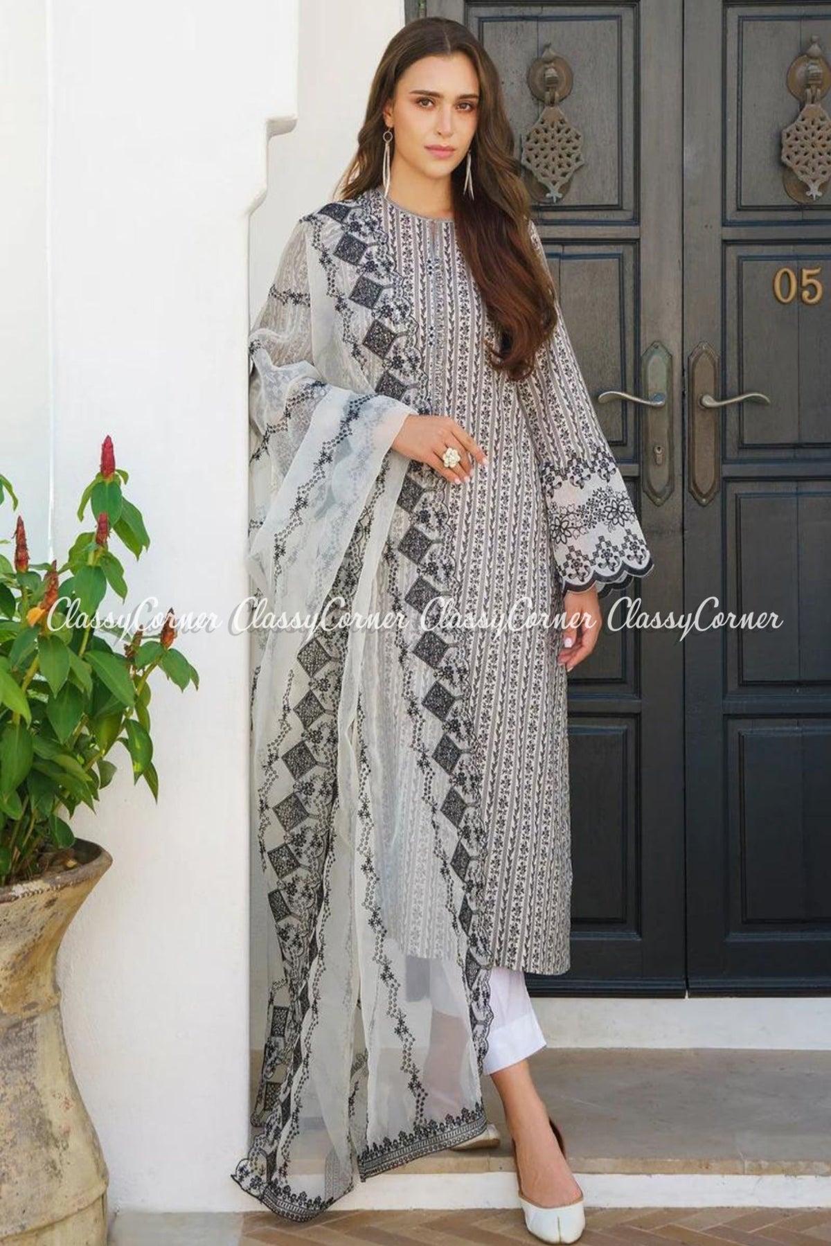 White Digital Printed Pakistani Salwar Kameez