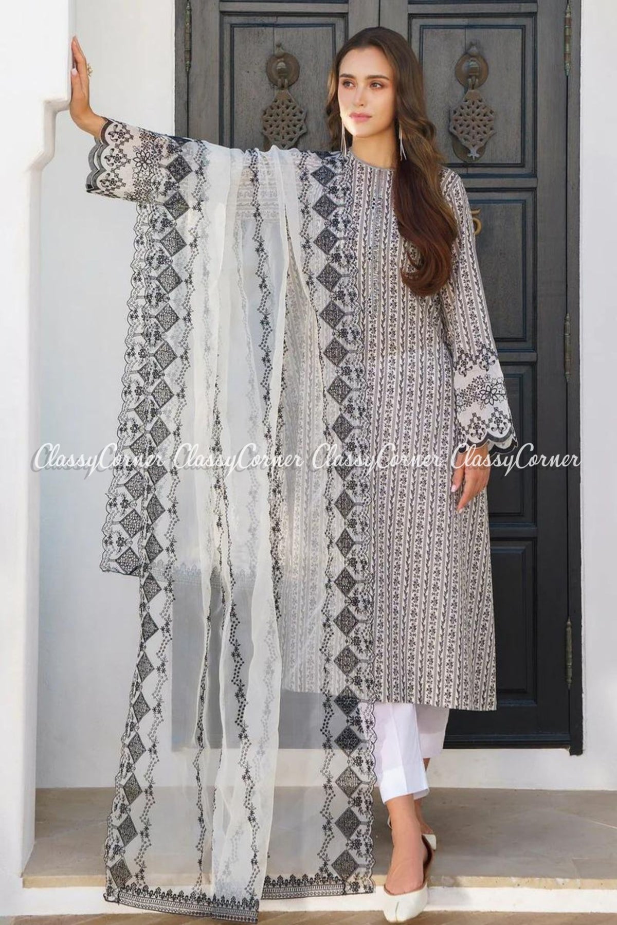 White Digital Printed Pakistani Salwar Kameez