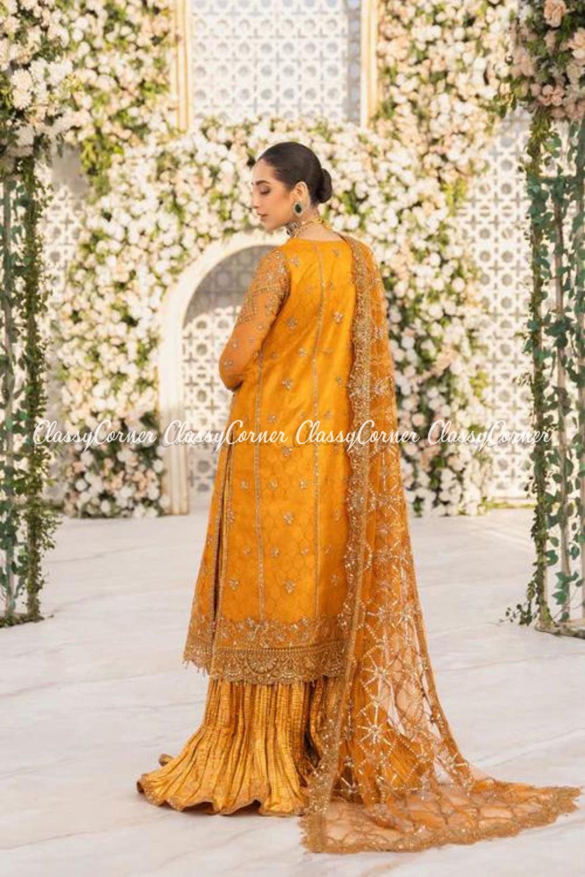 pakistani wedding outfit designer