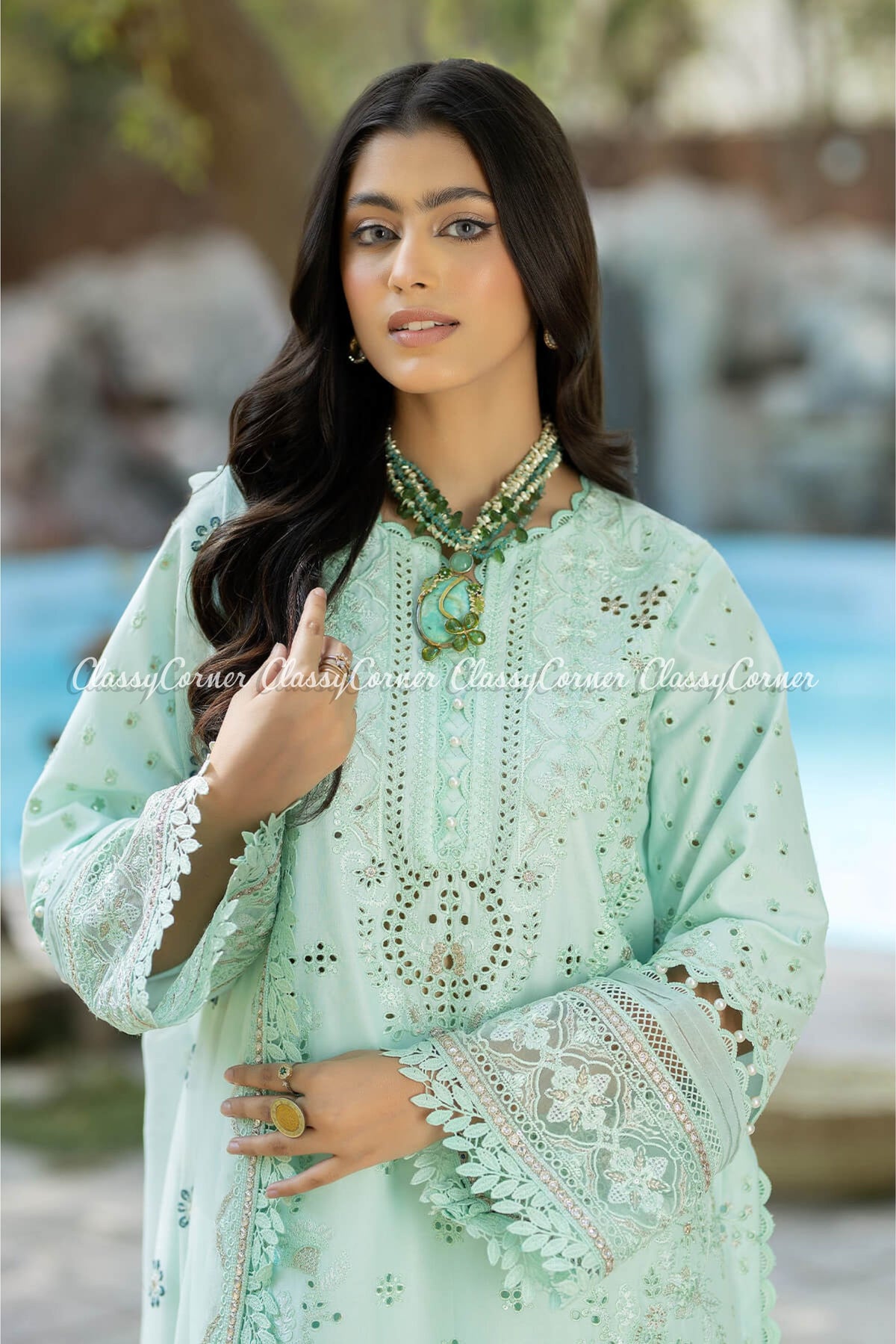 Latest Pakistani lawn Suits