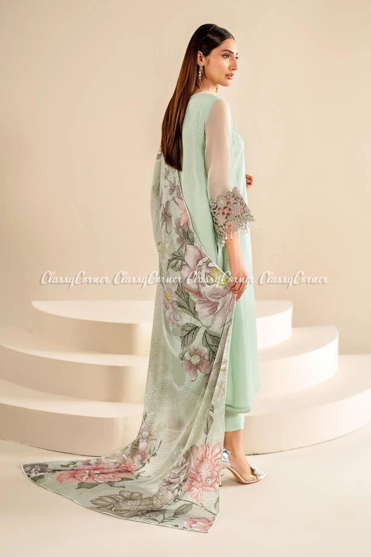 pakistani ladies wedding outfits