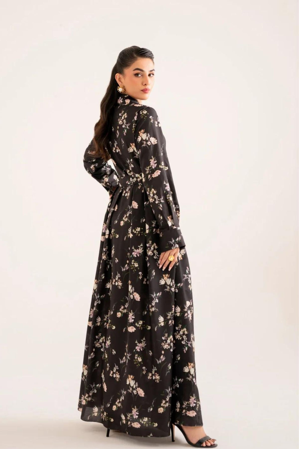 Women Pakistani Suits for Get Togethers