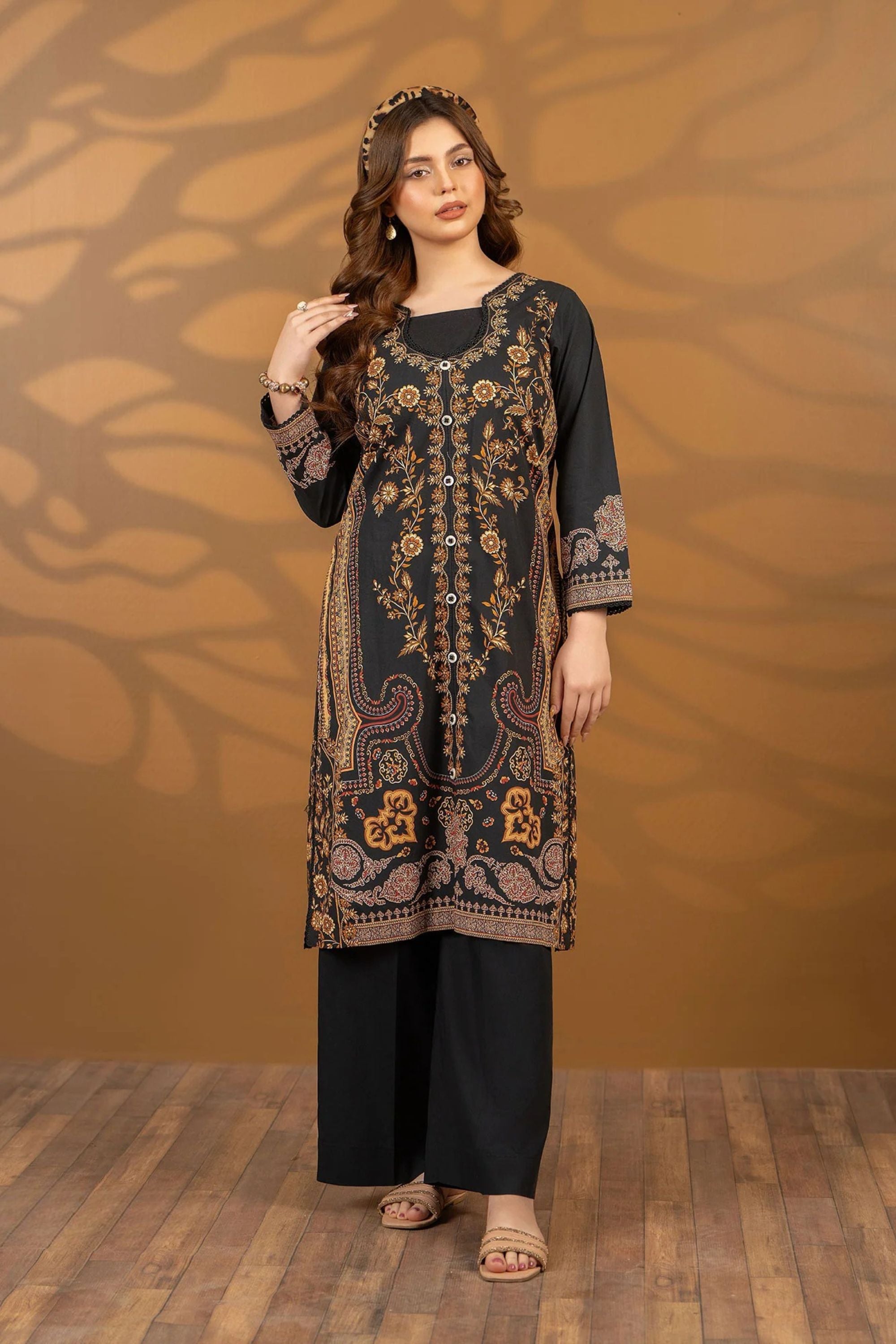 Semi Formal Suits For Pakistani Get Togethers