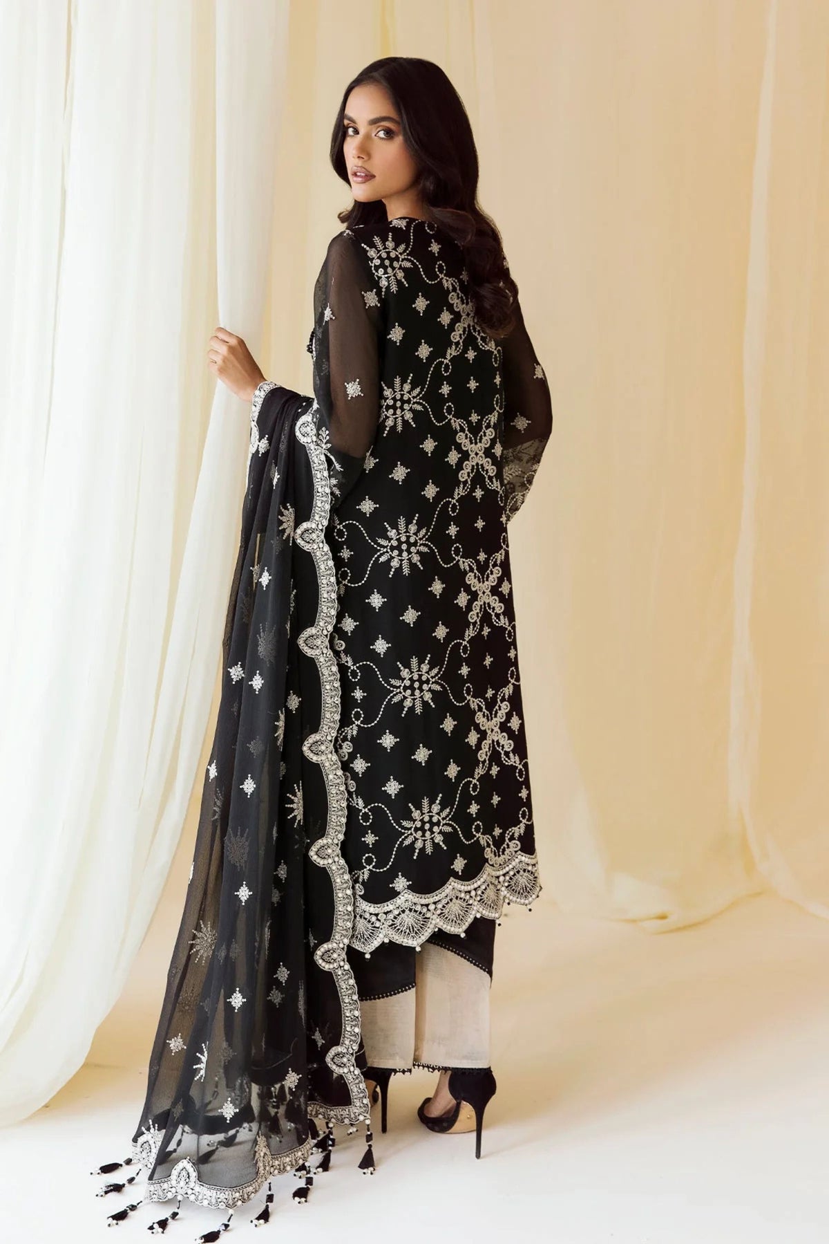 Pakistani Wedding Suits For Women