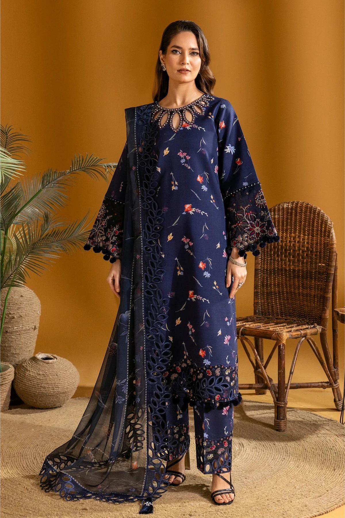 Women Latest Lawn Suits in USA