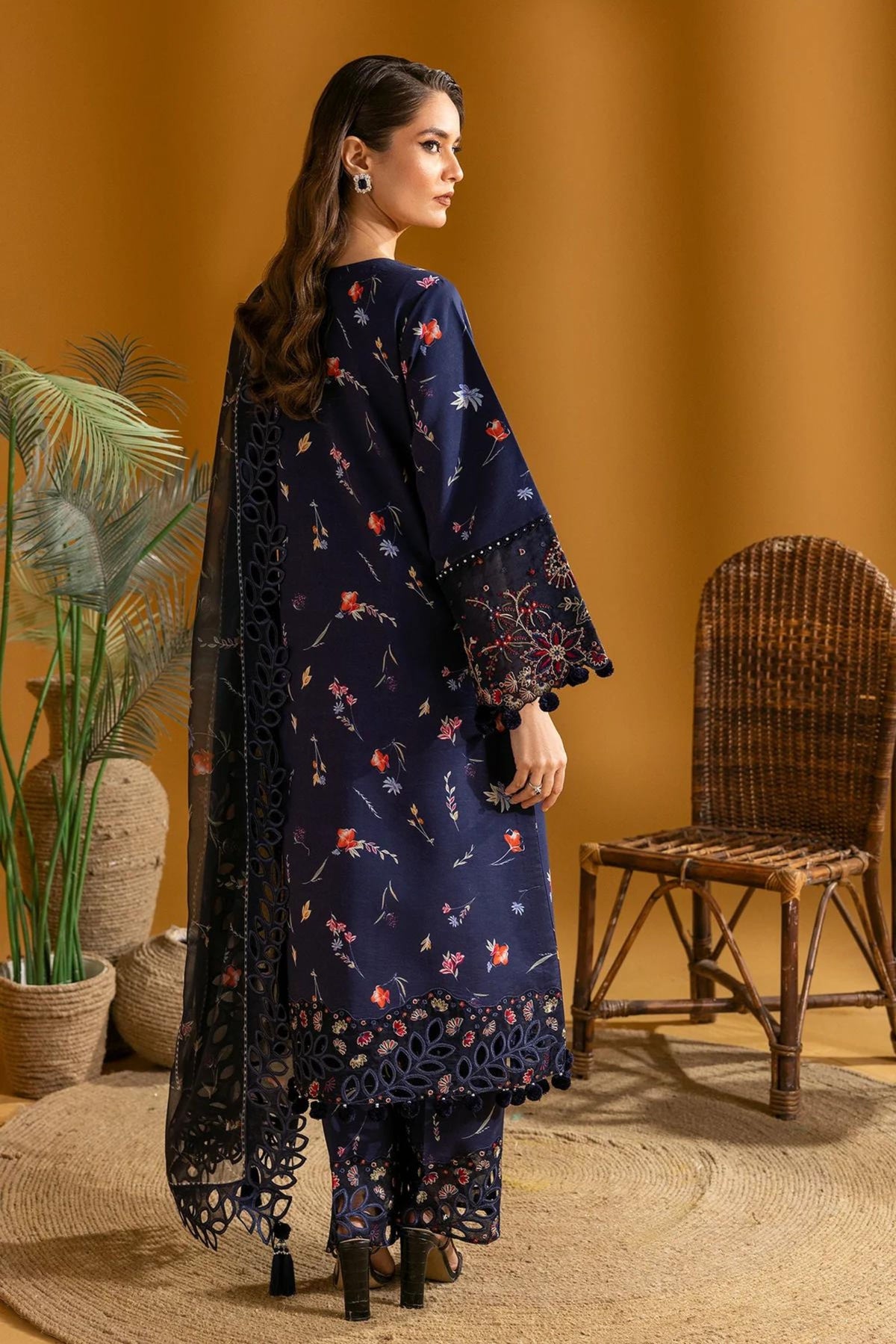 Women Latest Lawn Suits in USA