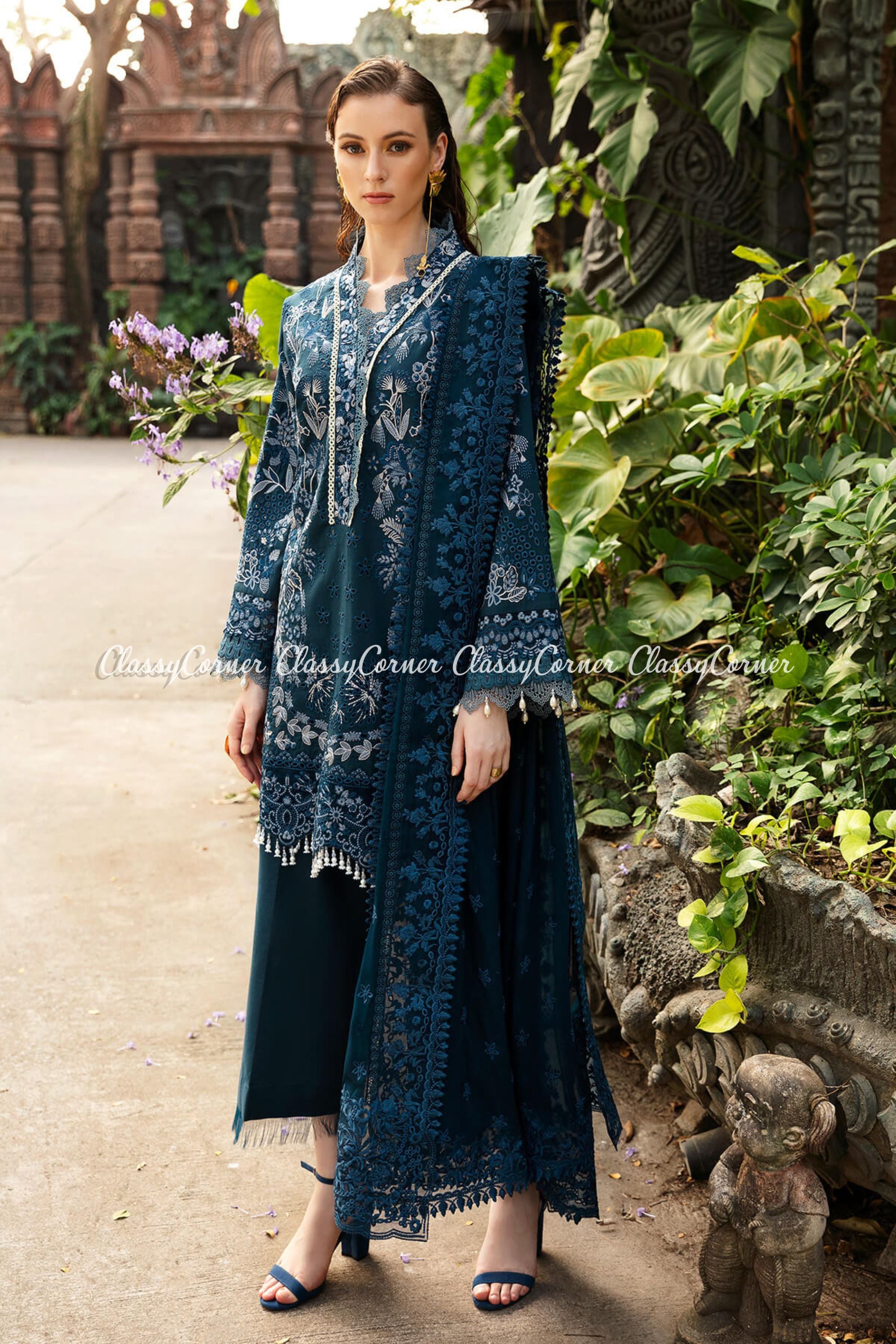 Latest pakistani Lawn suits 2024