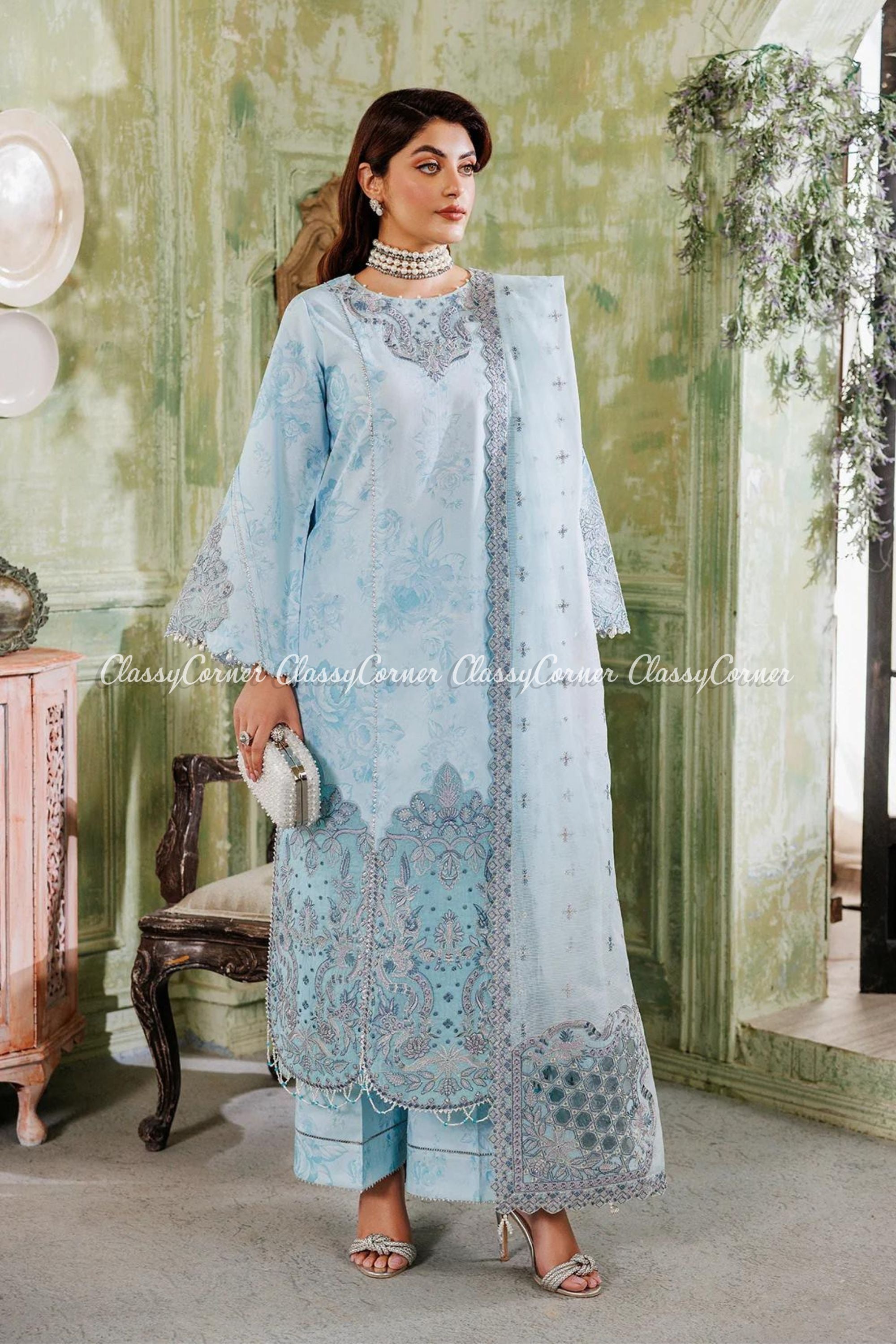 Traditional Pakistani Fromal Clothing 