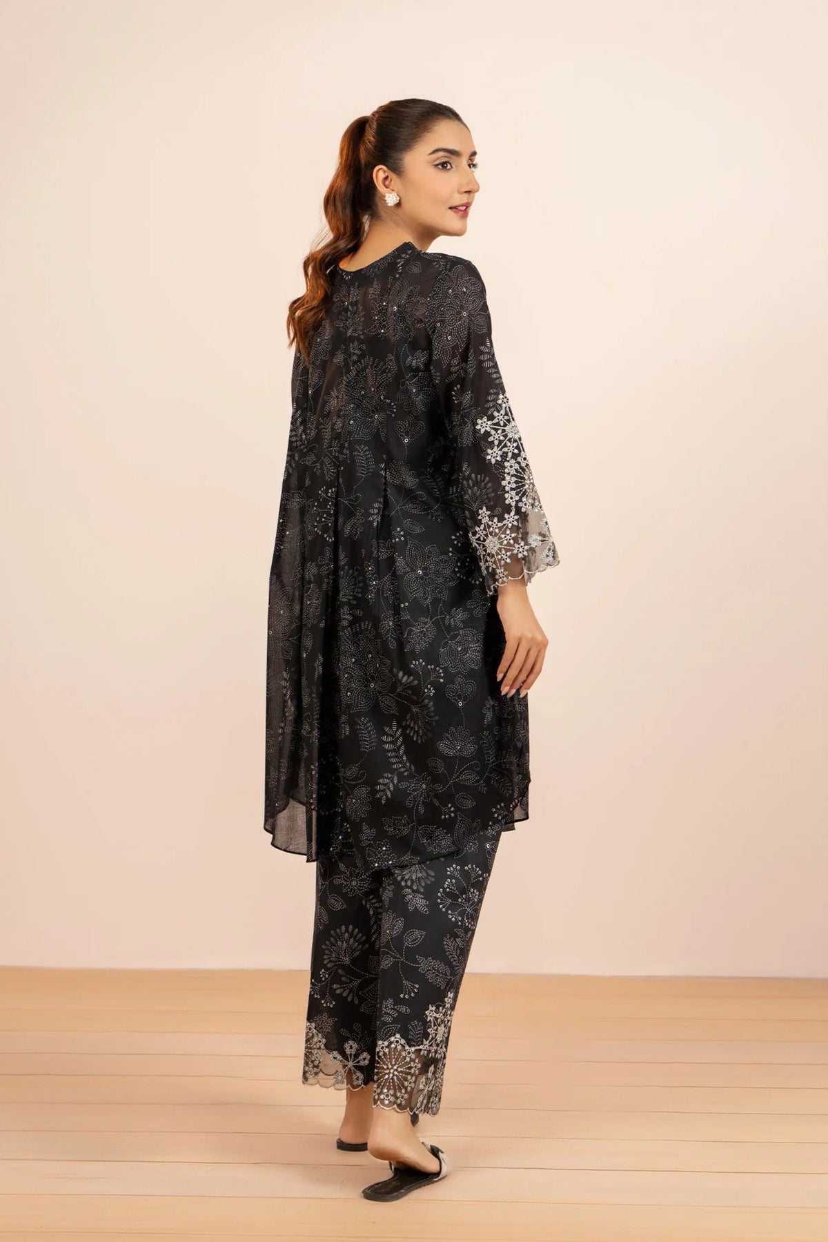 Women&#39;s Semi Formal Wear For Pakistani Events