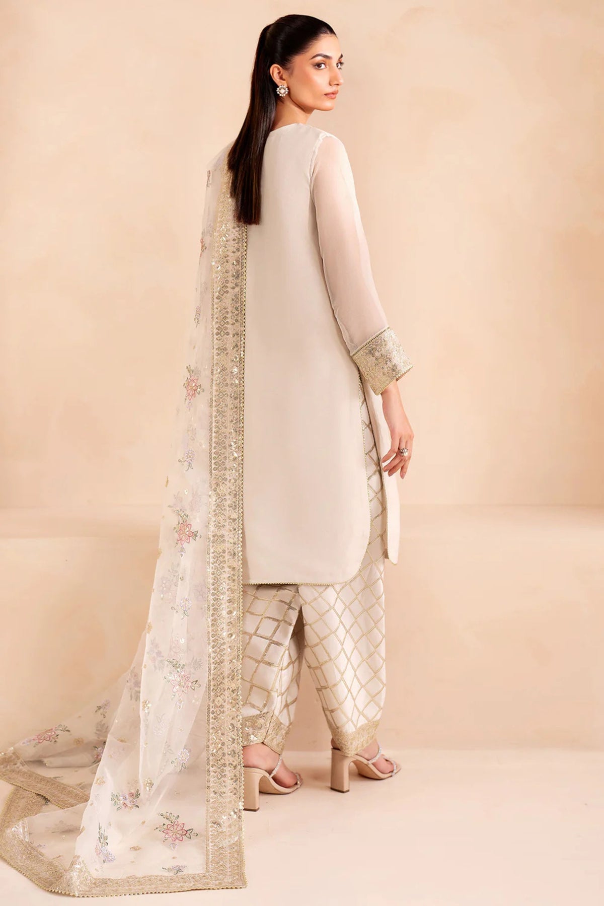 Guest Outfits To Attend Pakistani Wedding 