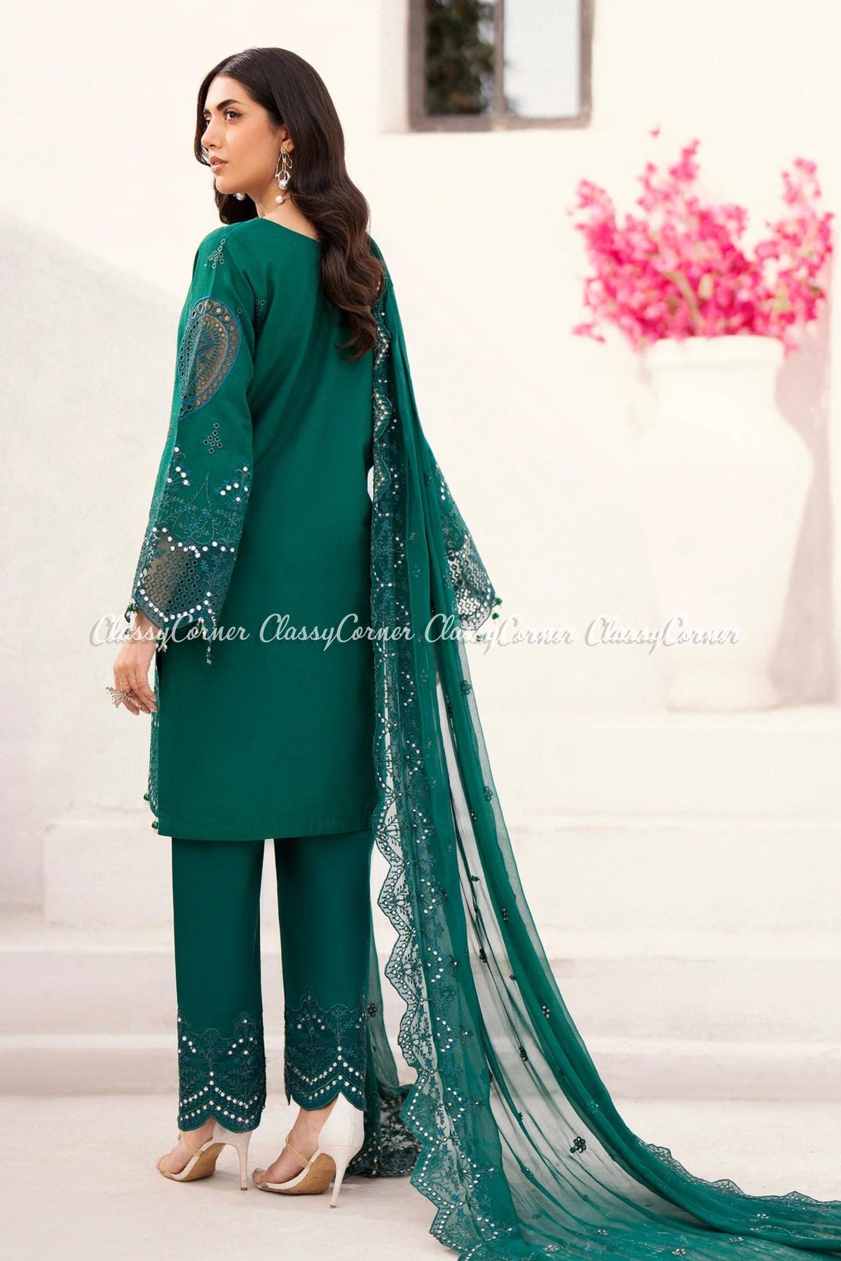 guest outfits to attend pakistani wedding