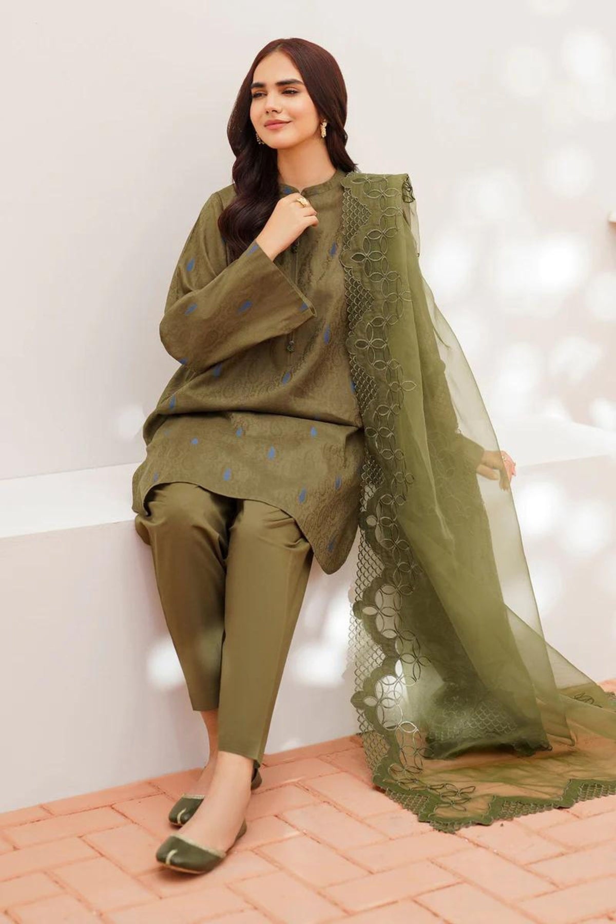 Women Lawn Readymade Suits Online