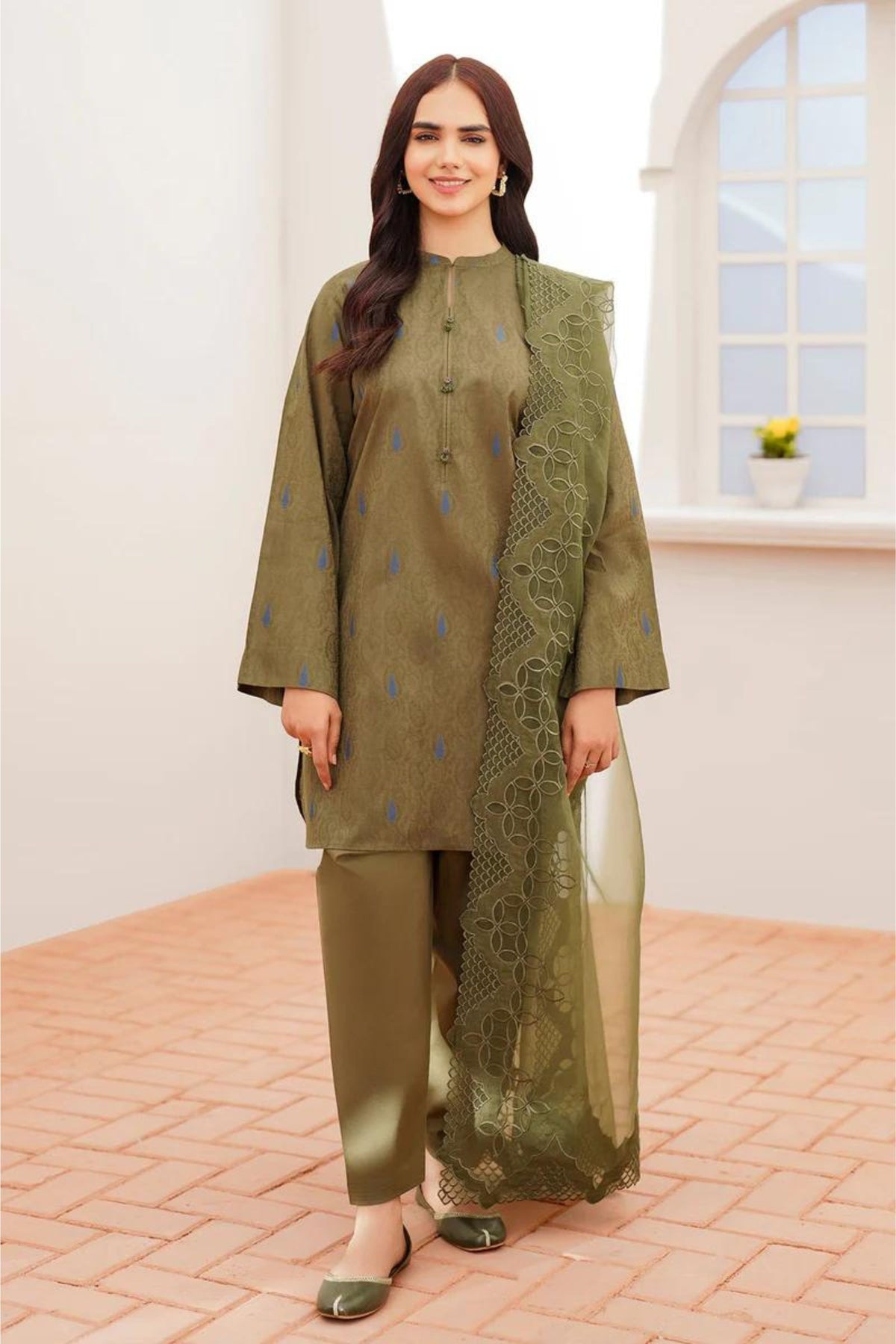 Women Lawn Readymade Suits Online