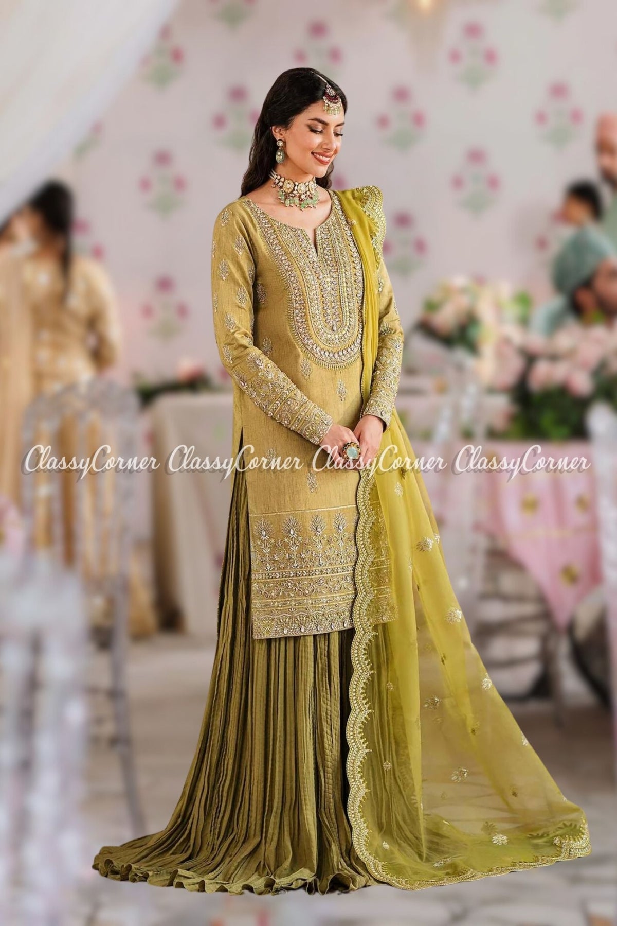 traditional pakistani wedding clothing