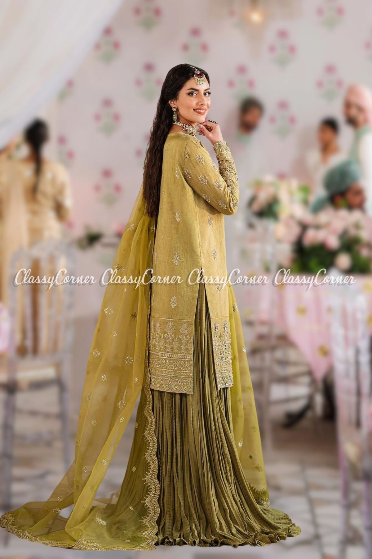 traditional pakistani wedding clothing