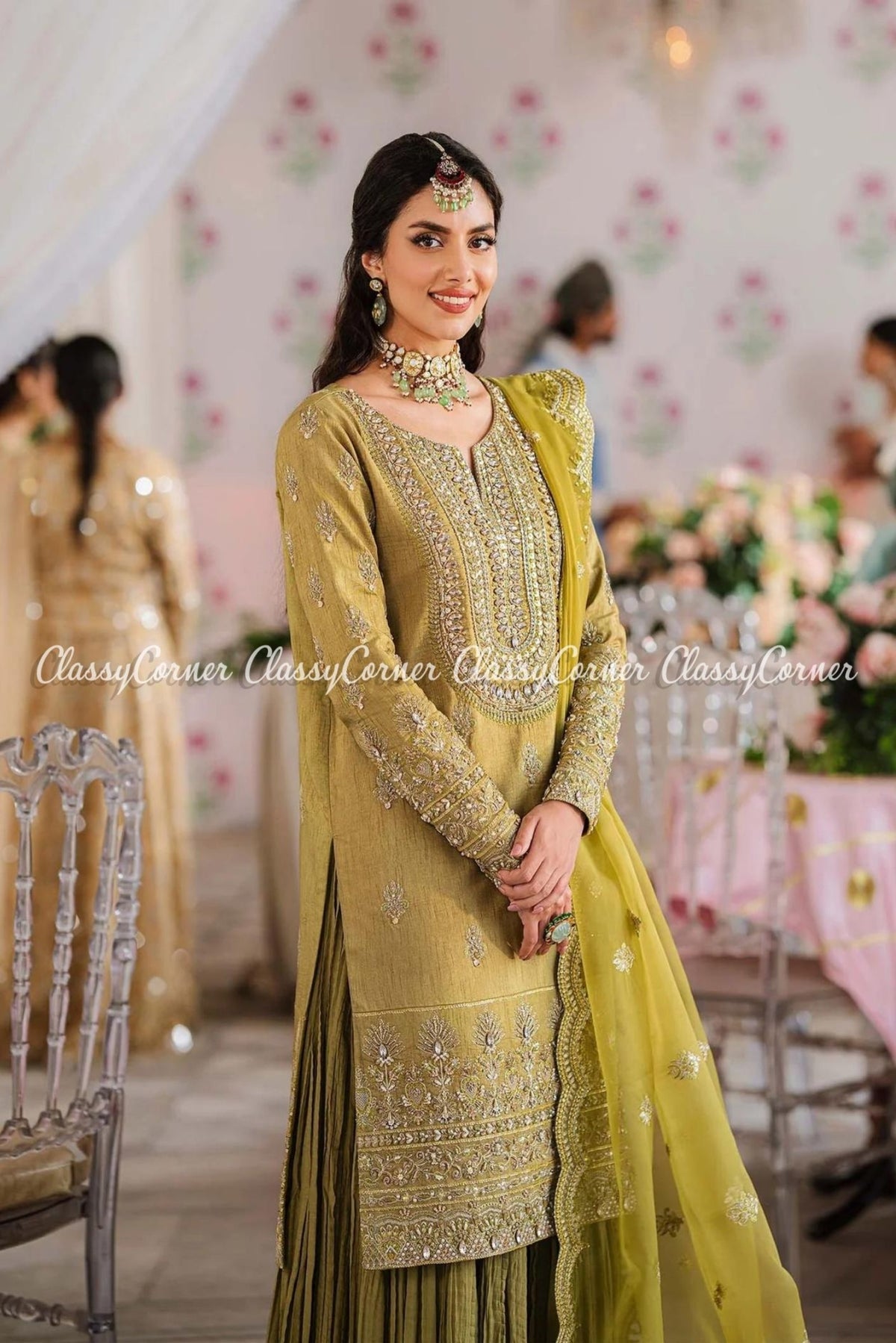 traditional pakistani wedding clothing