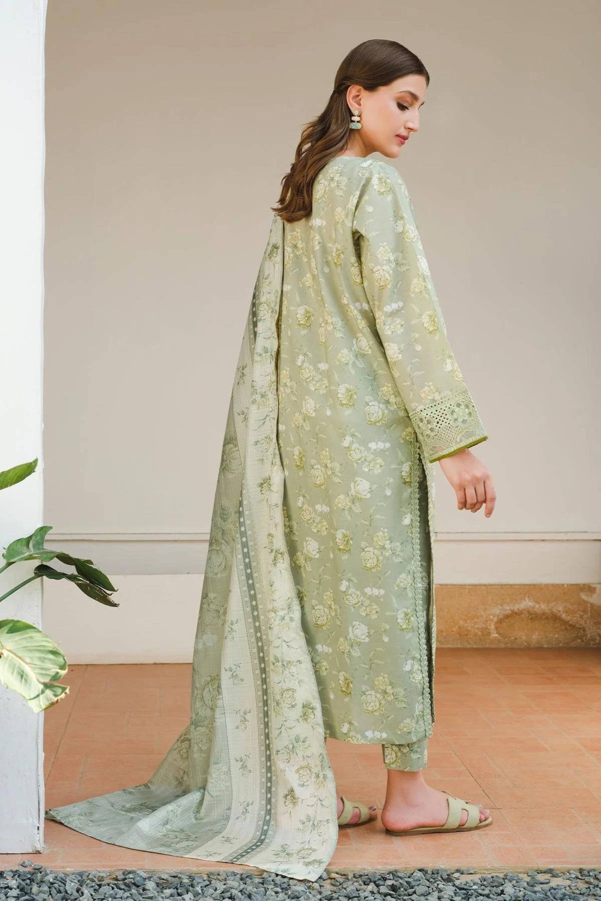 Pakistani Ladies Formal Wear Lawn Outfits