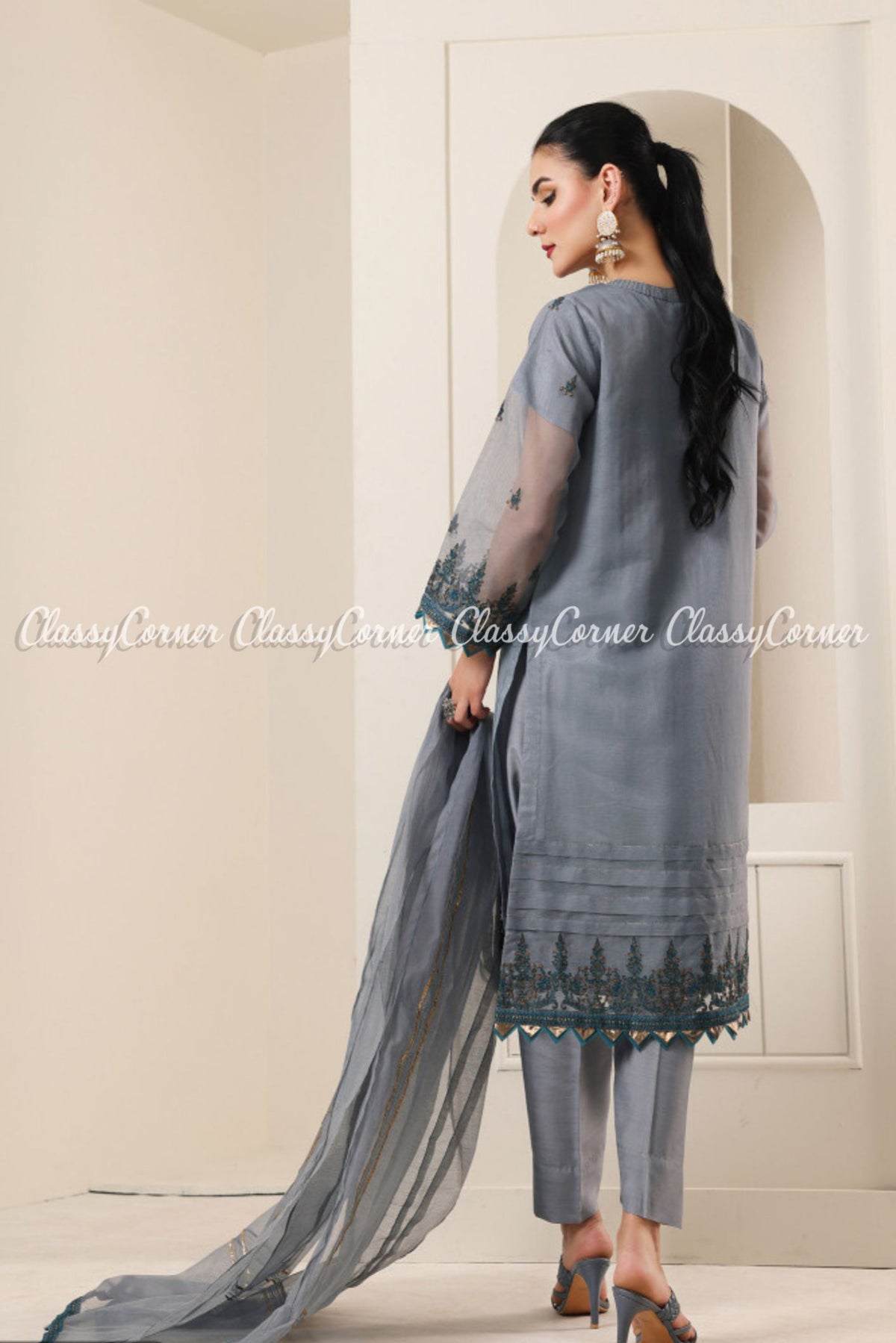 places to buy women&#39;s pakistani wedding outfits