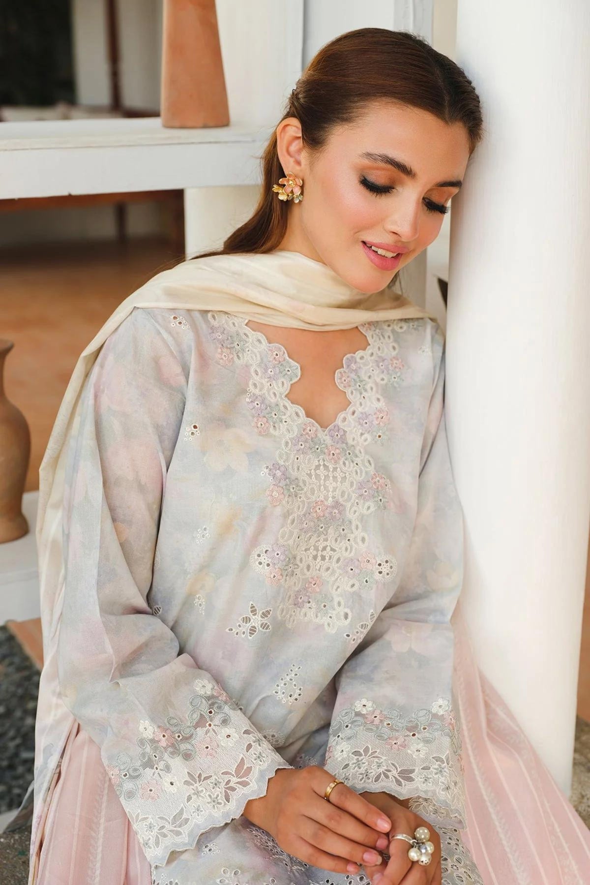 Women&#39;s Formal Wear Pakistani Outfits