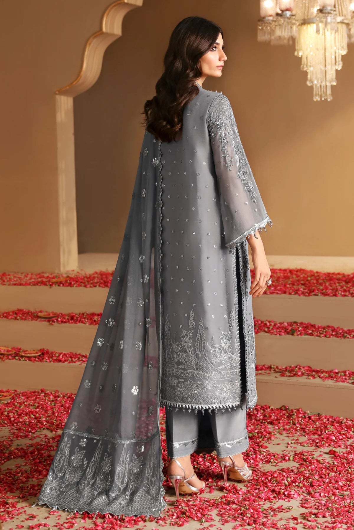 Traditional Pakistani Wedding Clothing 