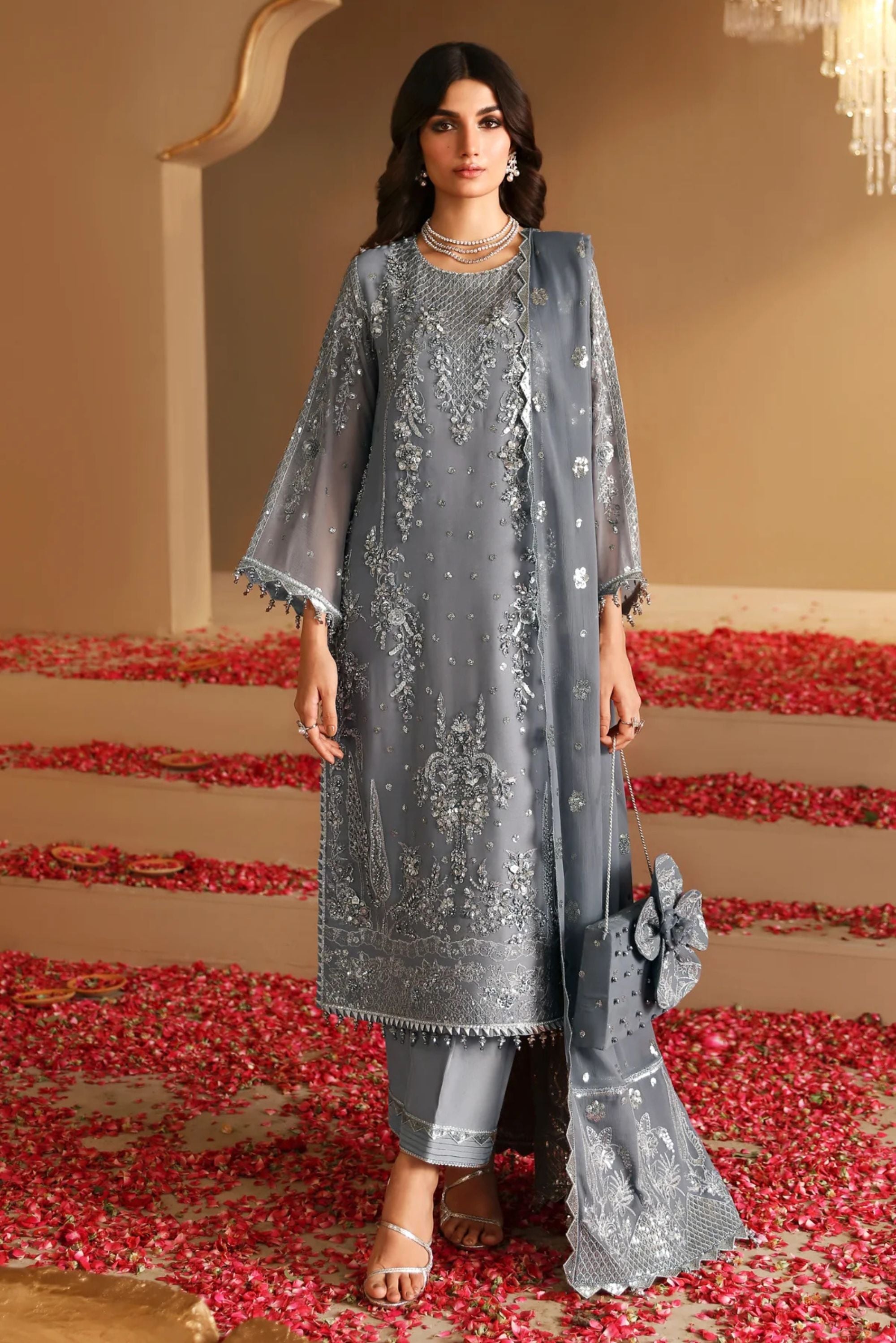 Traditional Pakistani Wedding Clothing 