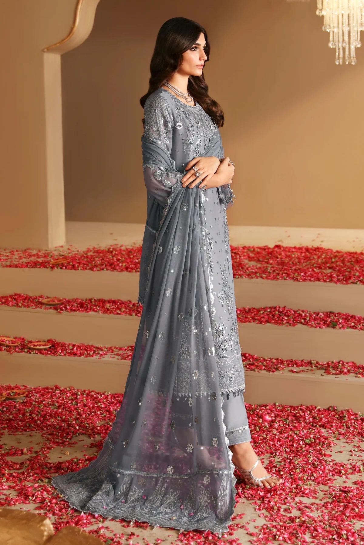 Traditional Pakistani Wedding Clothing 