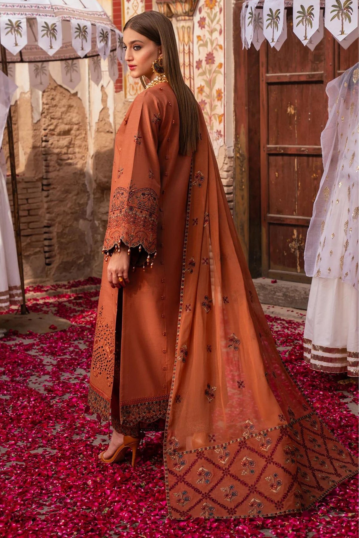 Pakistani Formal Dress For Ladies