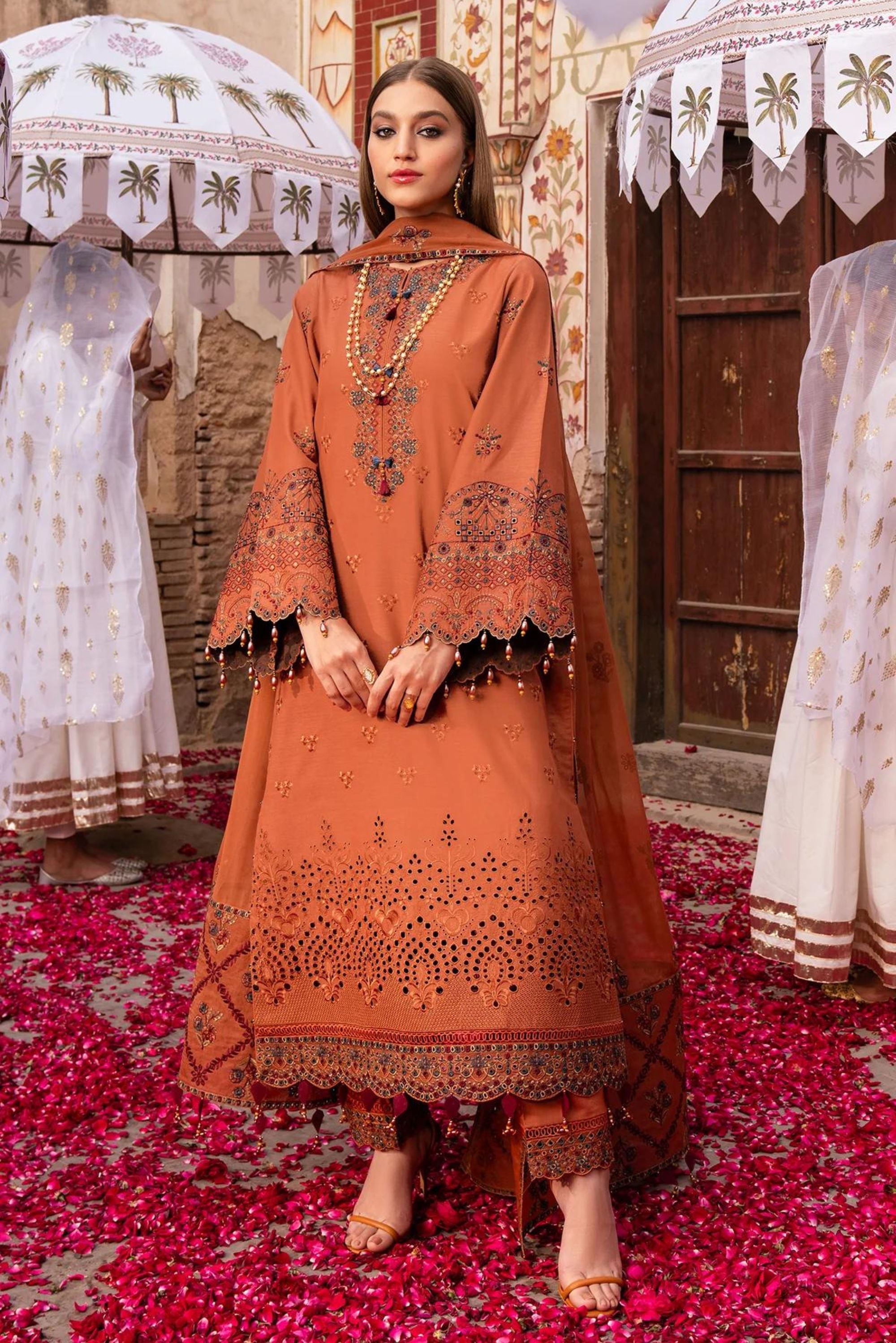 Pakistani Formal Dress For Ladies