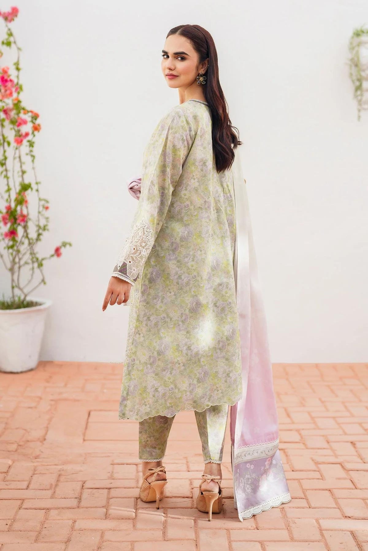 pakistani guest formal outfits