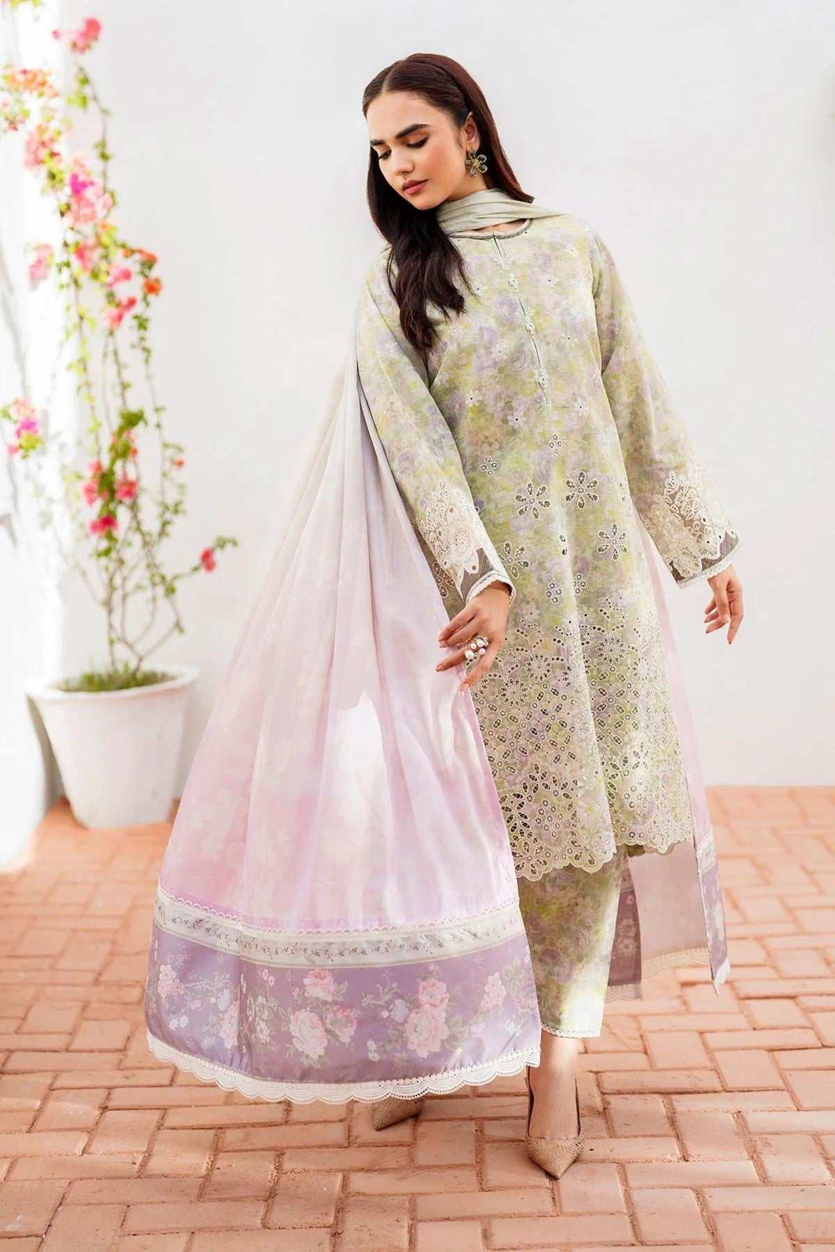 pakistani guest formal outfits